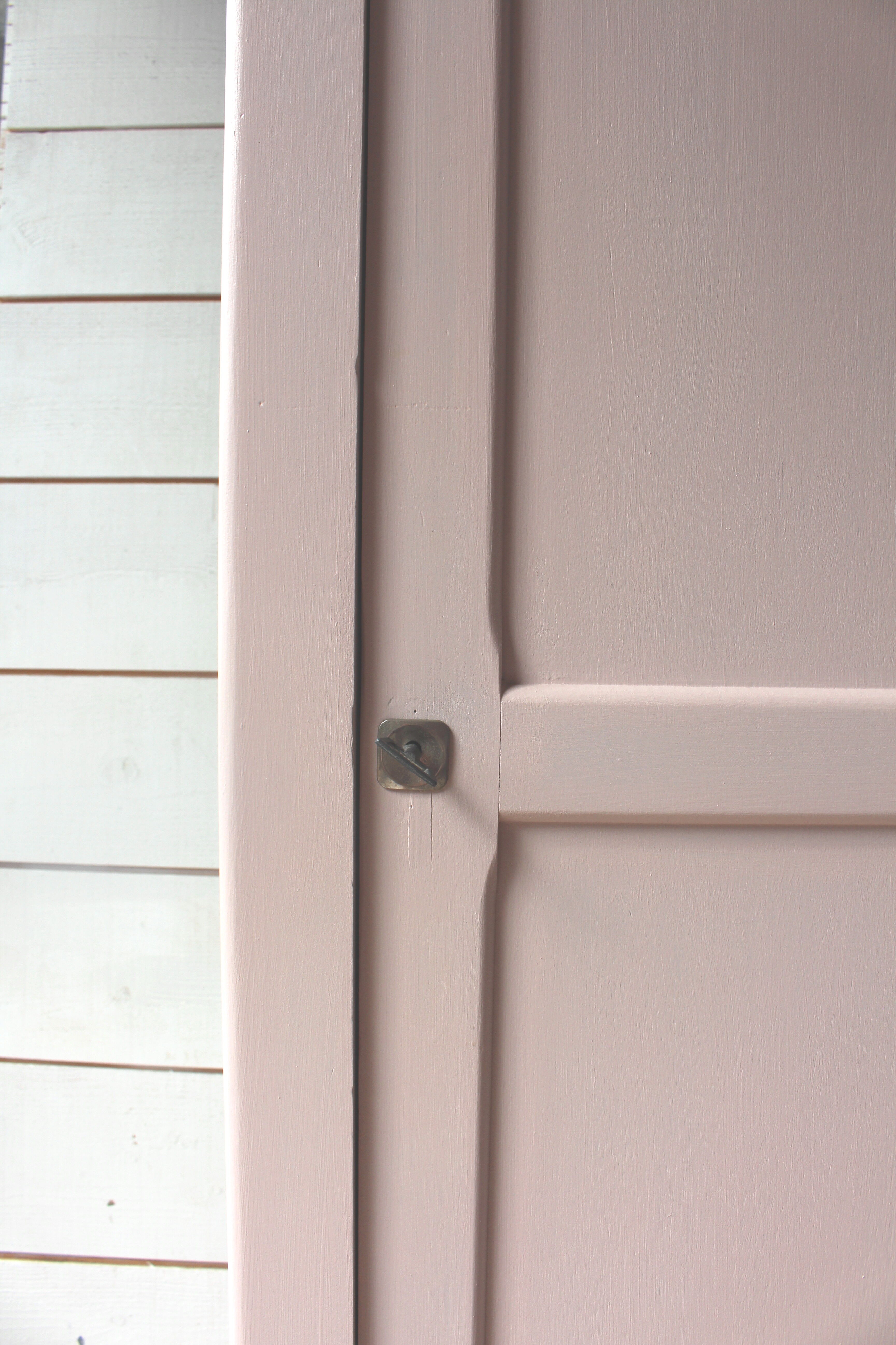 Armoire années 50 rose poudré