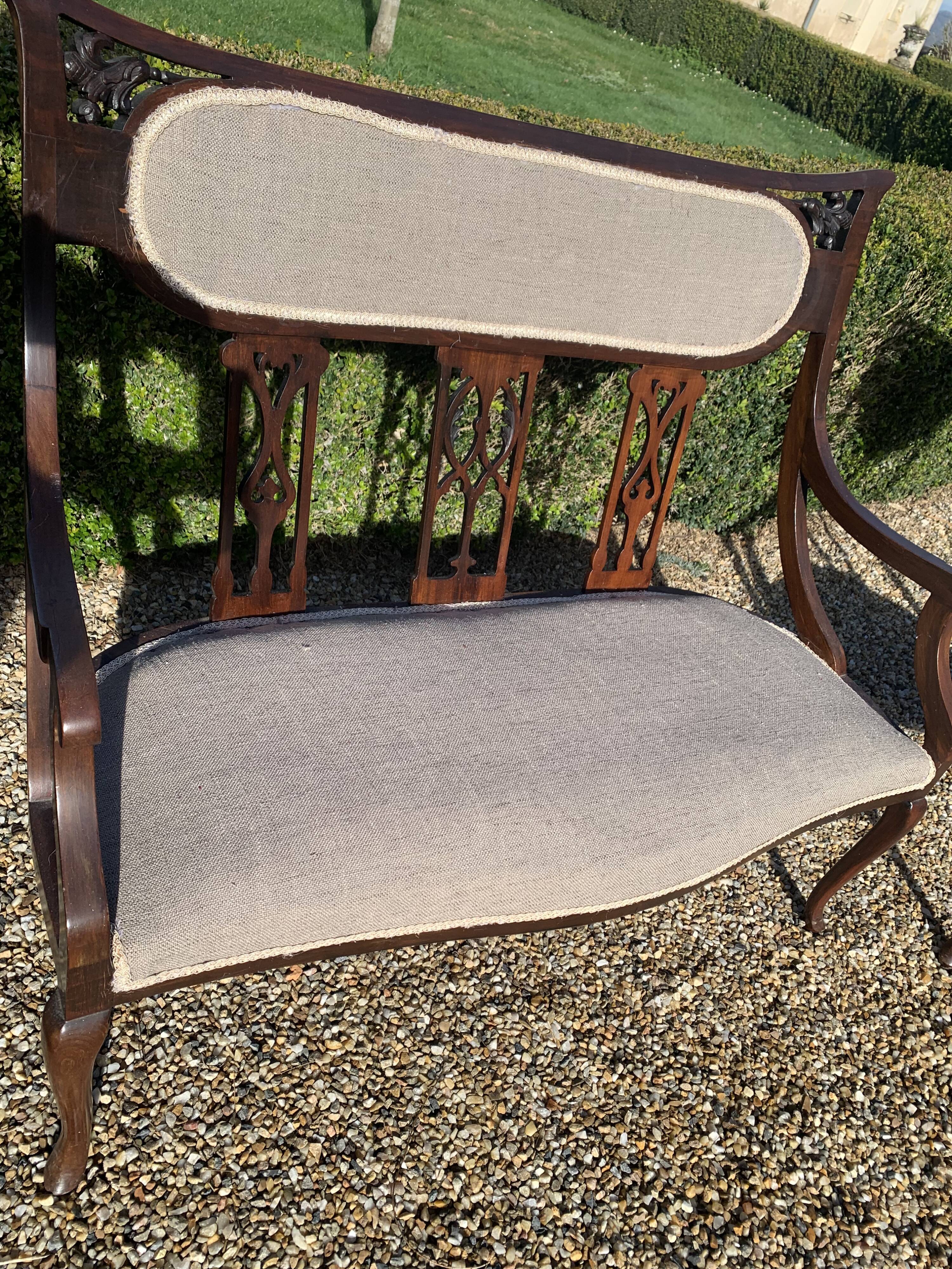 Bench and its two chairs