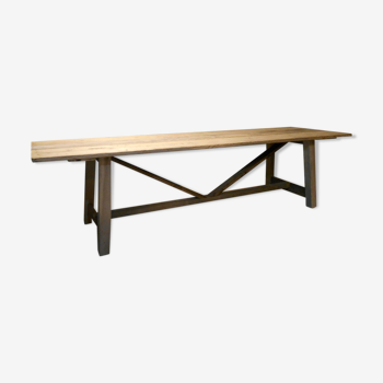 Table avec plateau en pin et pieds en chêne