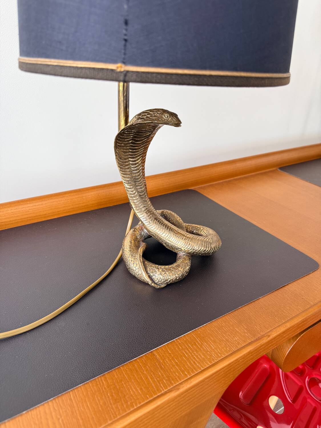 Cobra sculptural lamp in brass – Vintage French work, circa 19