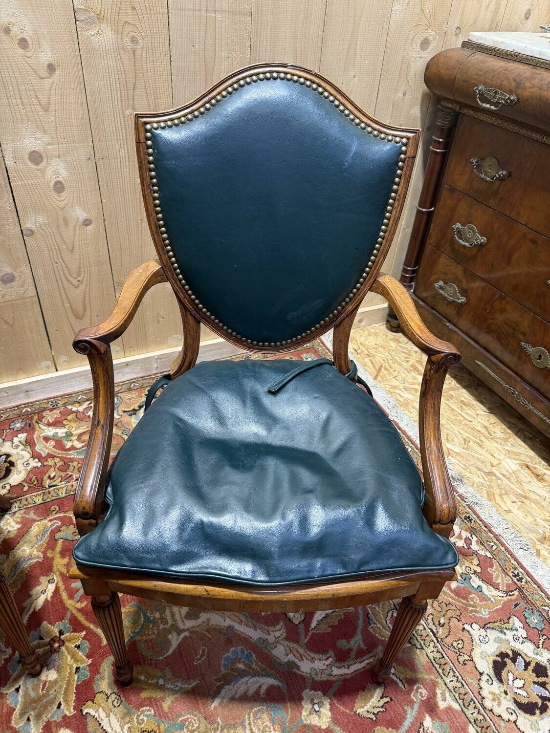 Set of 4 chairs and 2 English armchairs.