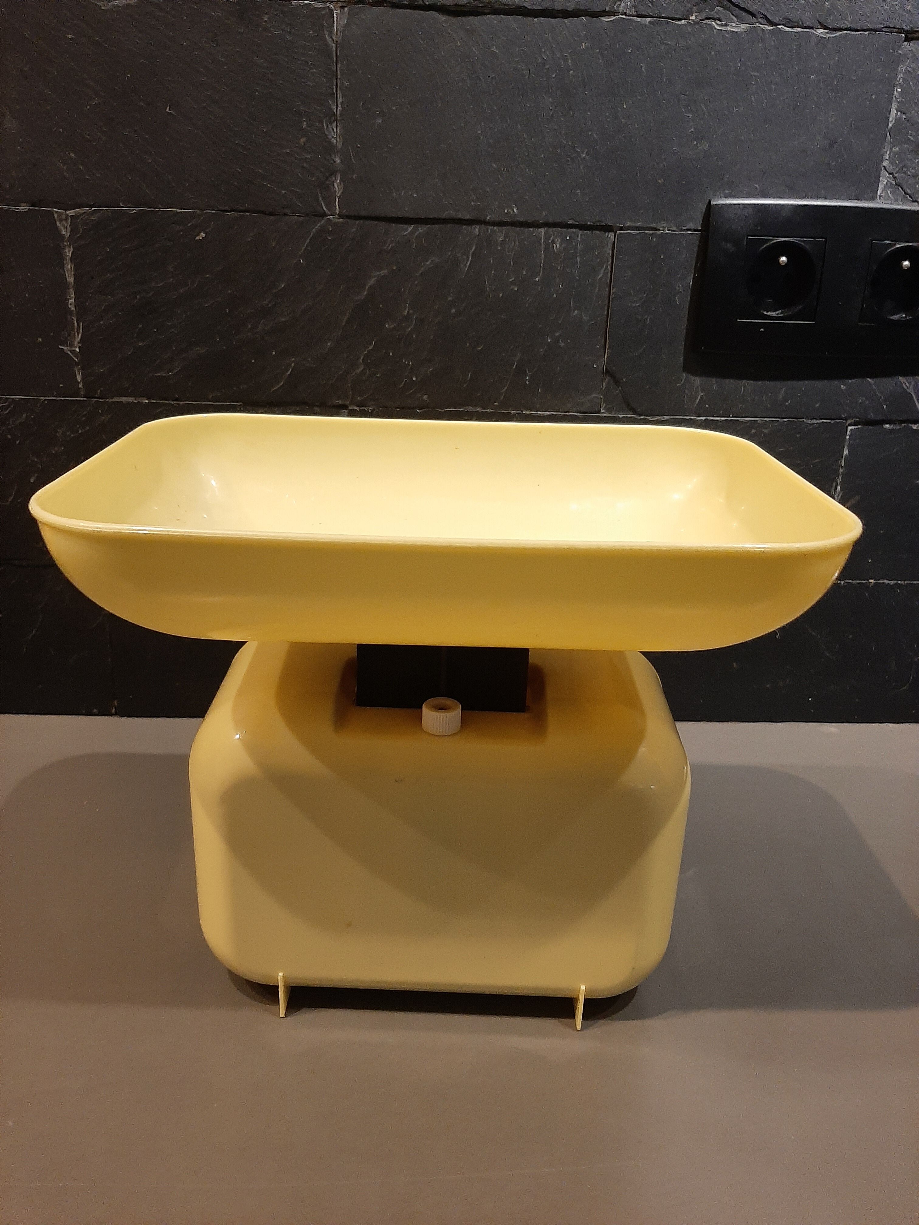 Balance de cuisine vintage jaune Brillant