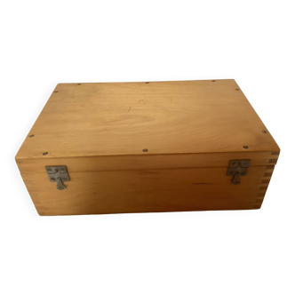 Dovetail finished wooden box
