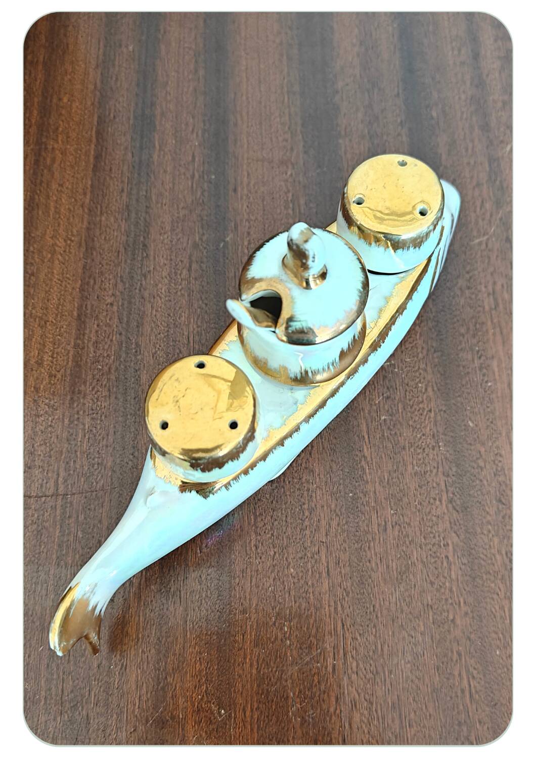 Ensemble de condiments vintage en forme de poisson