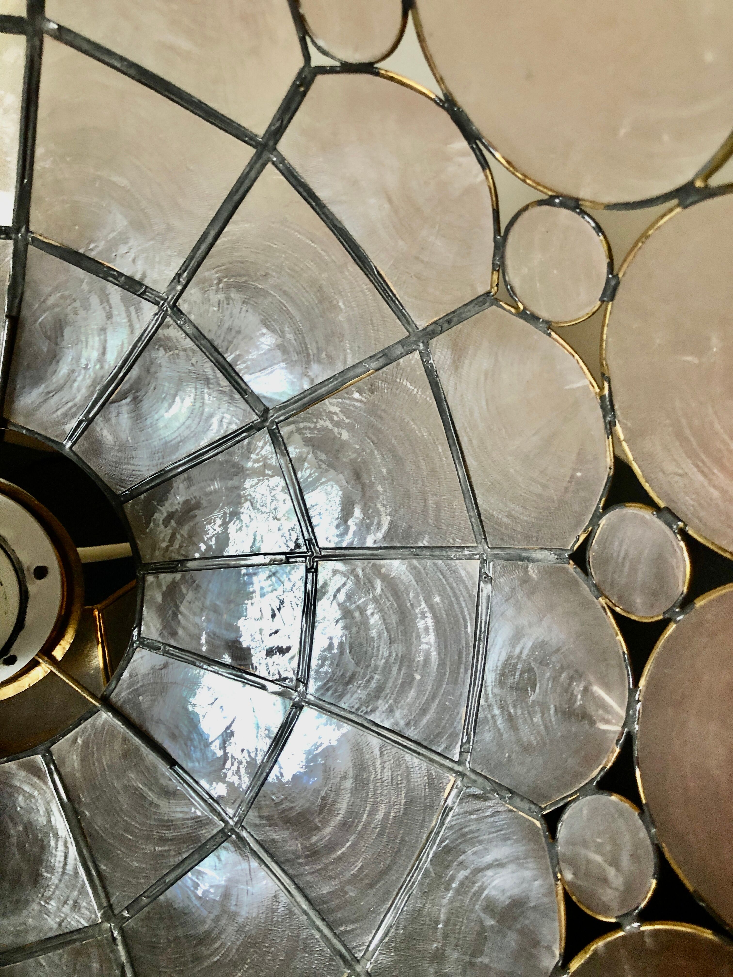 Suspension in pink mother-of-pearl and brass