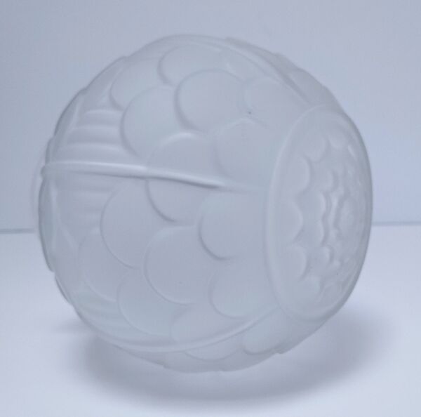 Lampe art déco boule verre pressé moulé