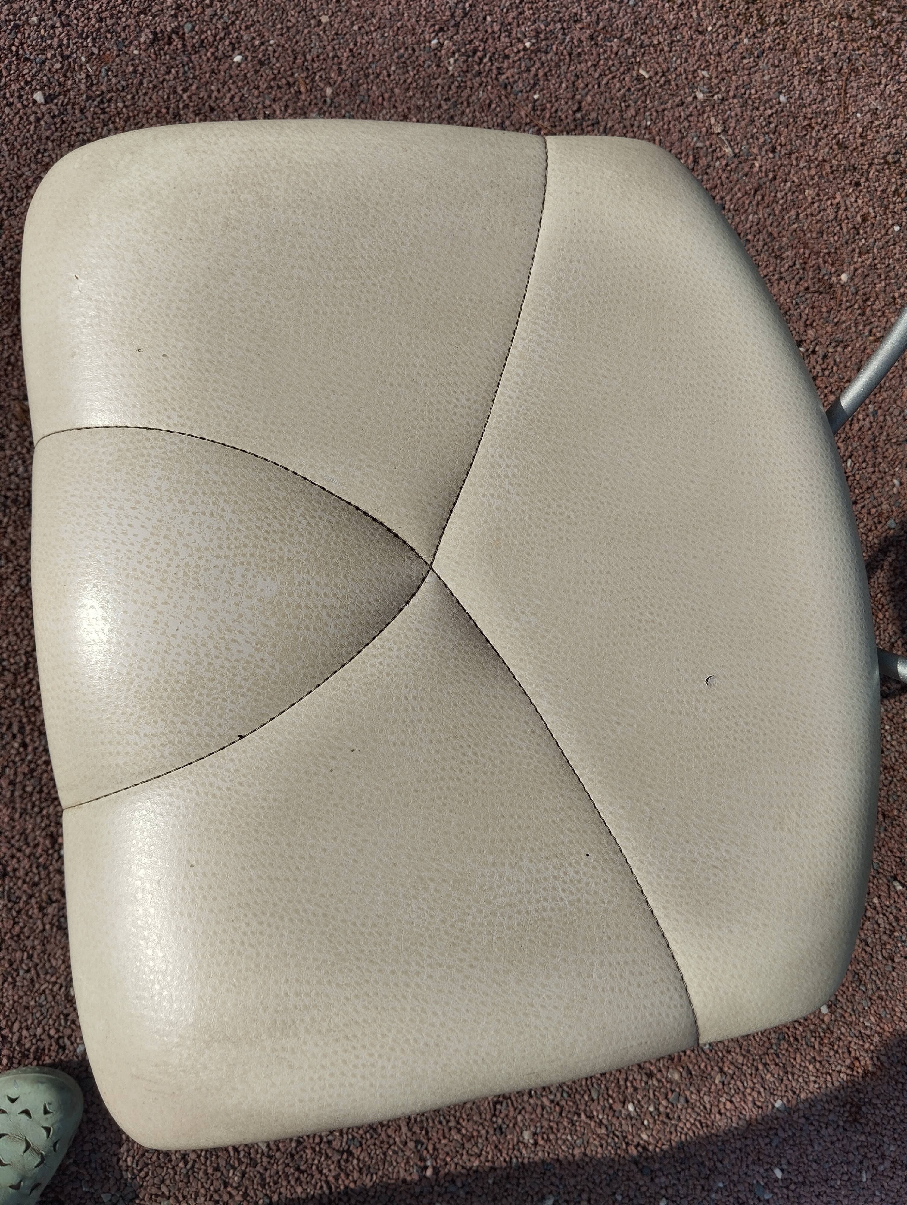 Hairdresser's chair