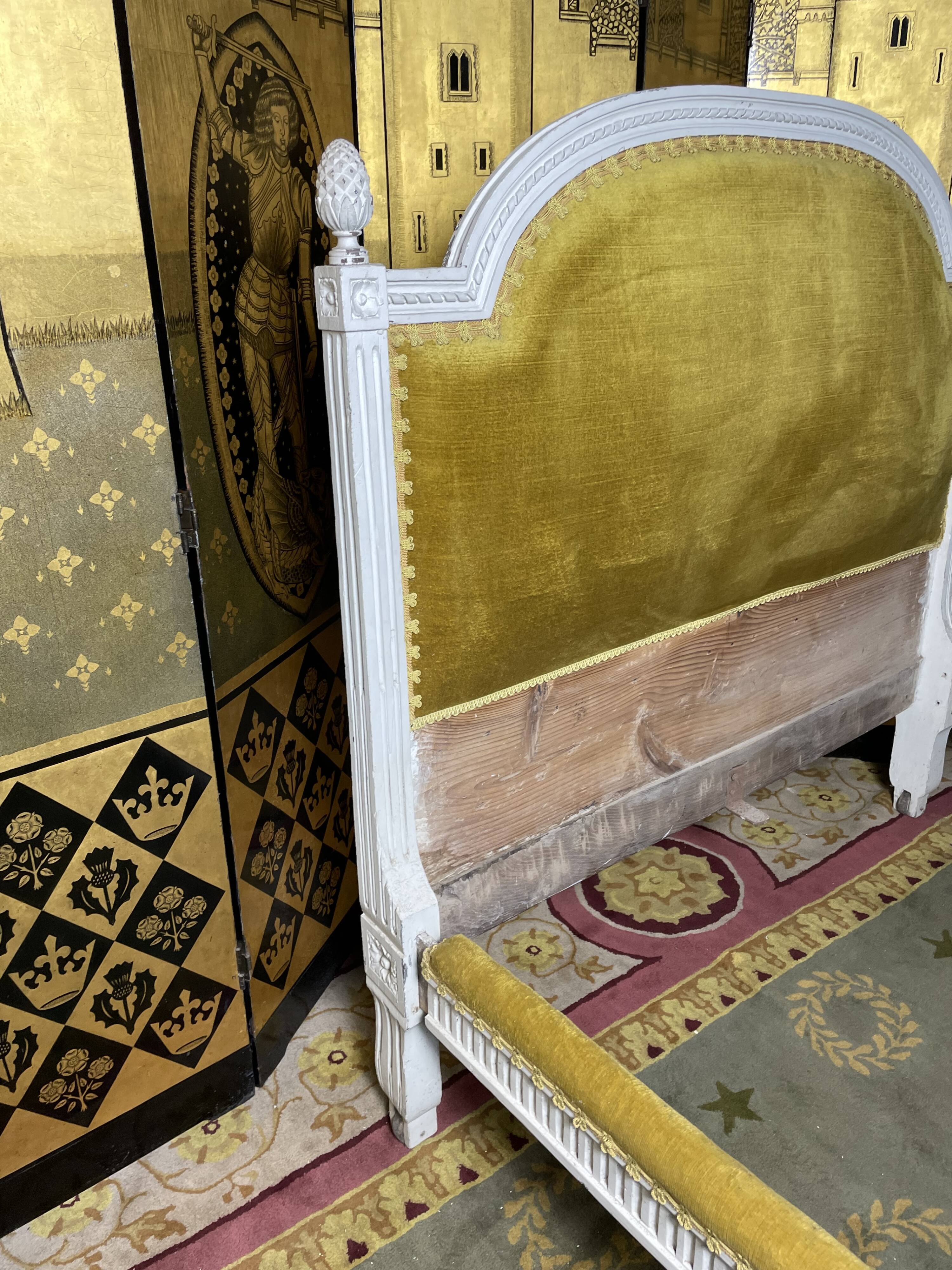 Lit capitonné de style Louis  XVI 19eme