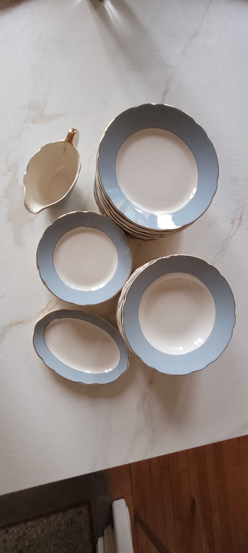 Service de table Villeroy & Boch – Modèle Saar – Bleu pastel & doré –