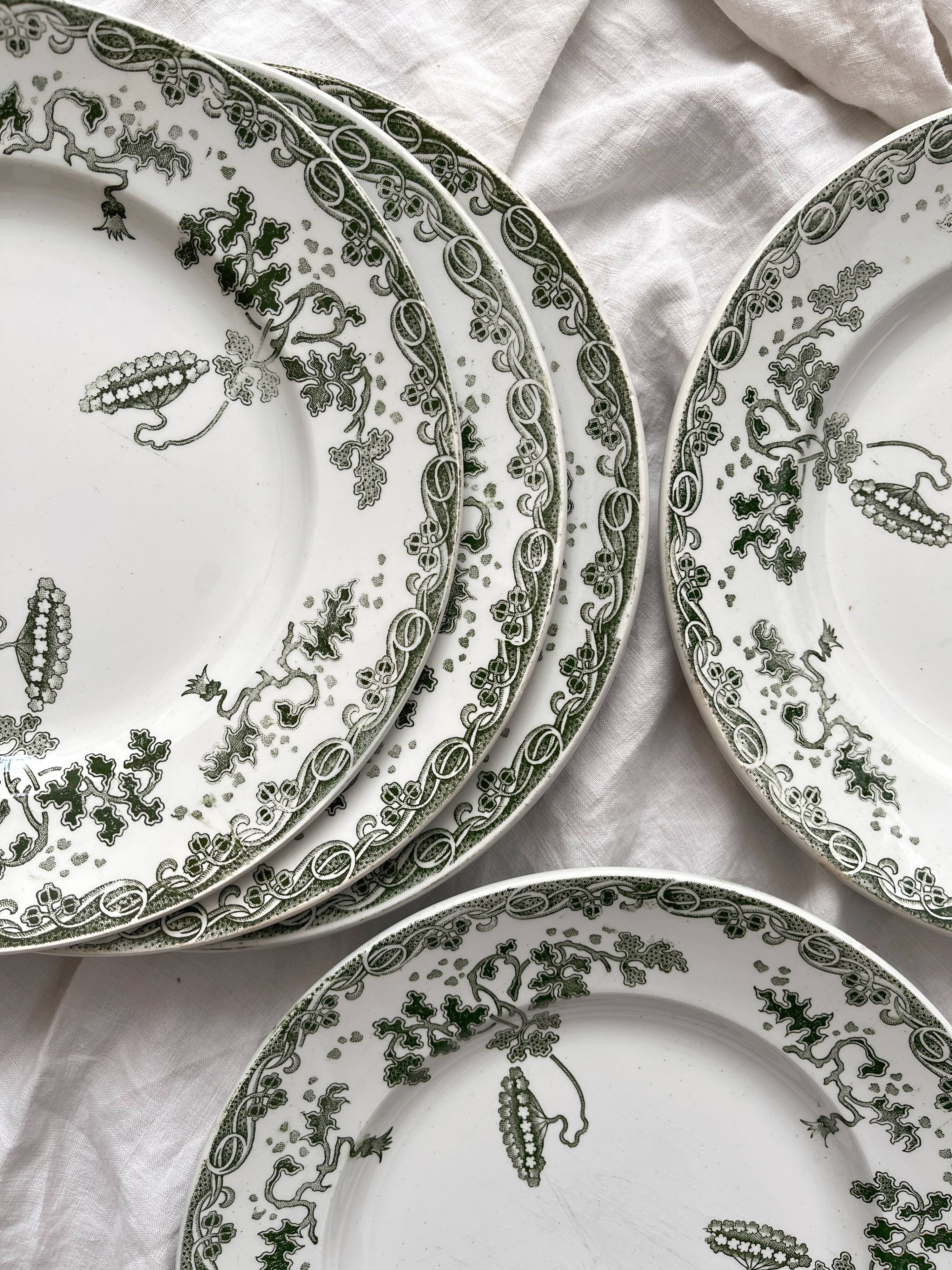 8 flat plates in iron earth "Modern Style" Saint Amand early 20th century