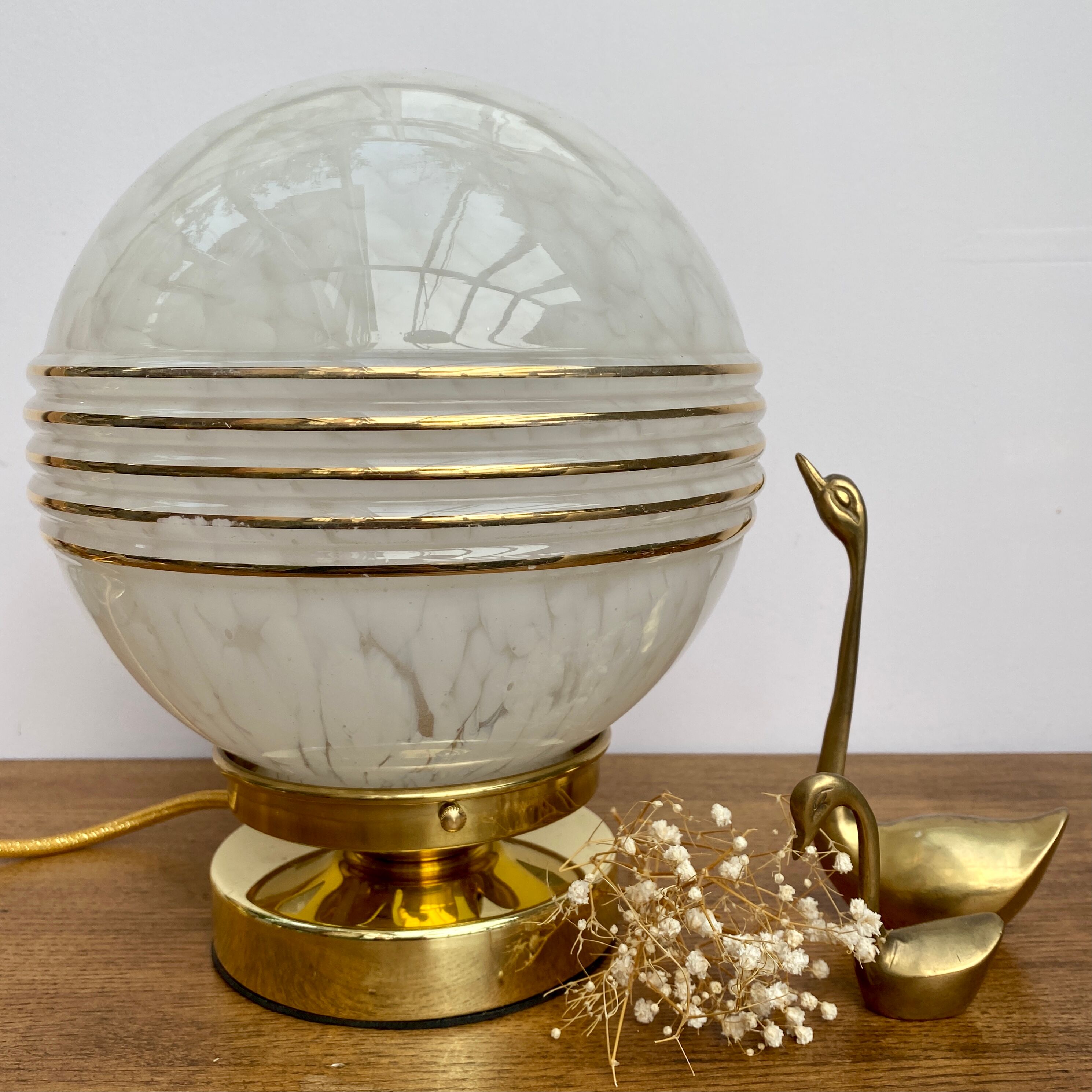 Vintage globe-laying lamp in white Clichy glass gold stripes.