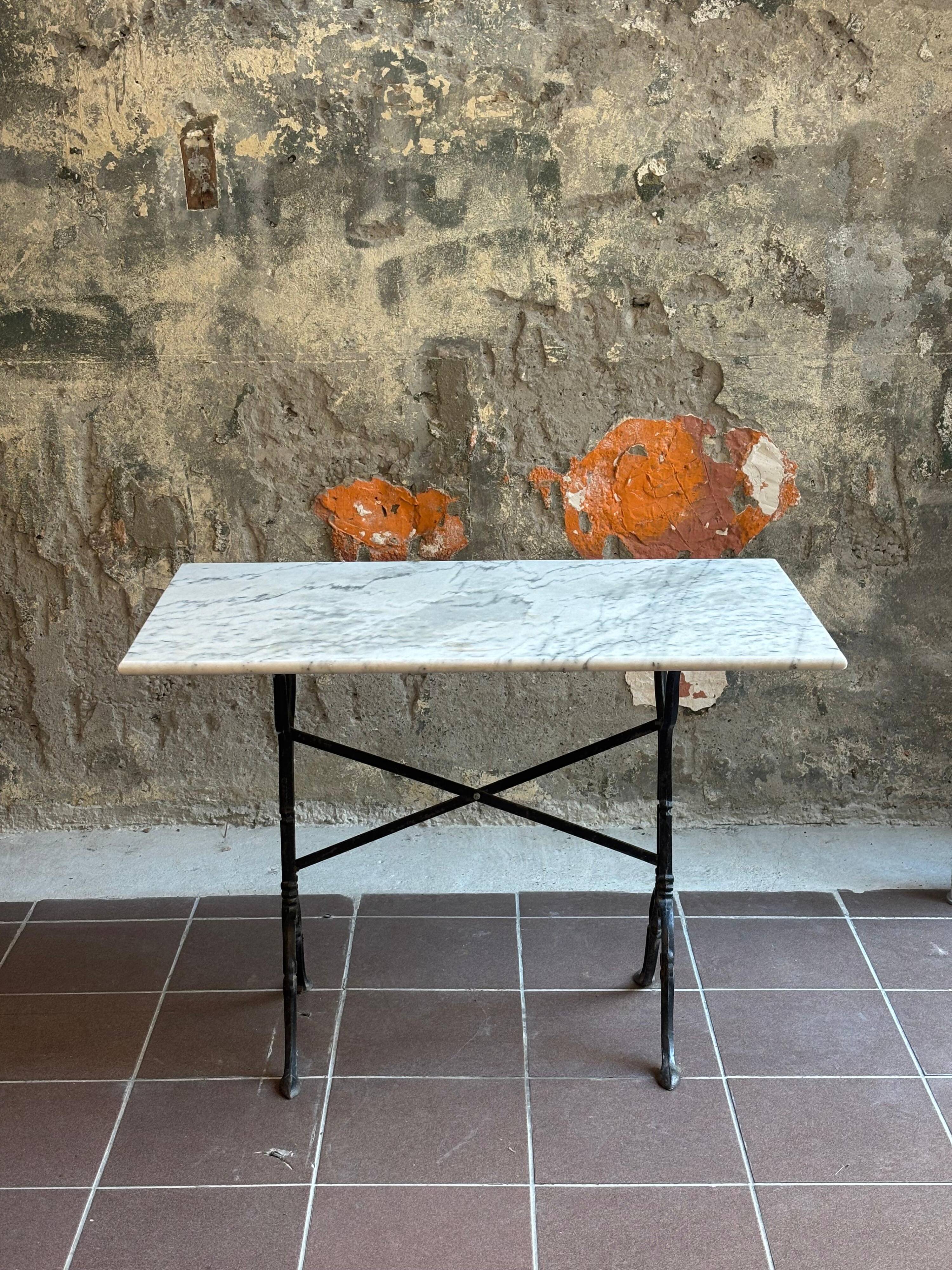 Table bistrot marbre blanc rectangulaire