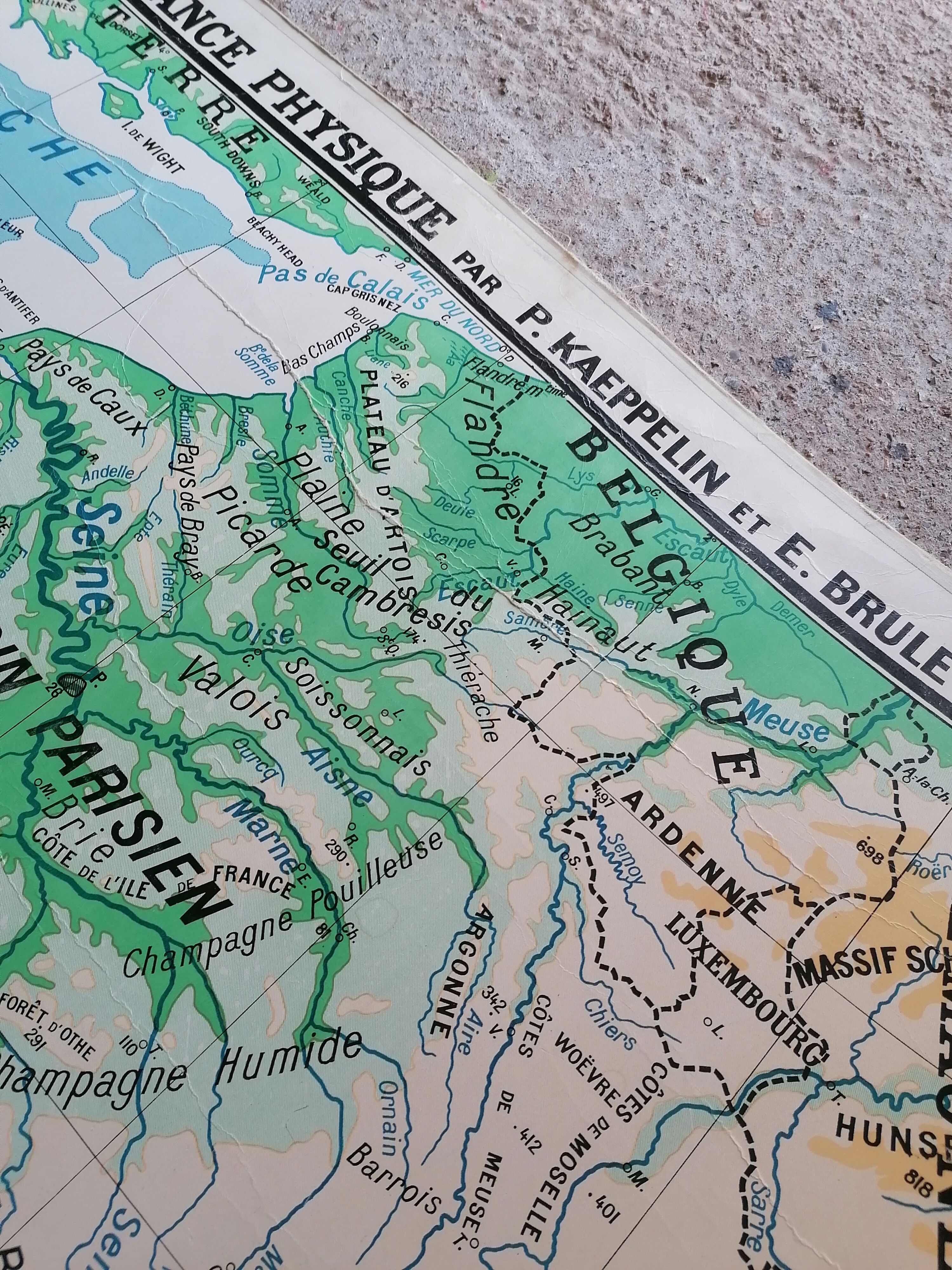 Old physical France map N°11 Hatier Kaeppelin cardboard.