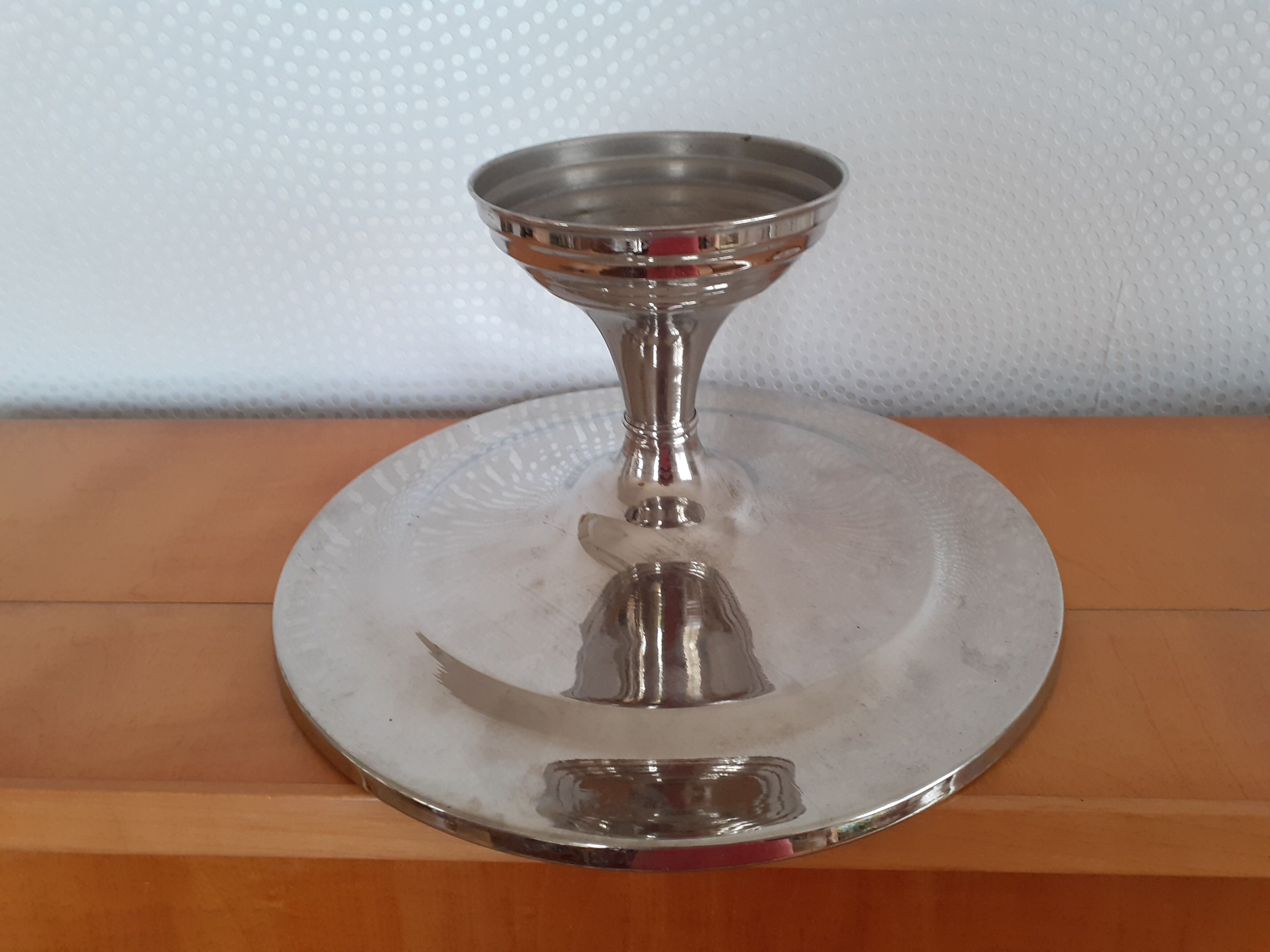 Duo of vintage cake dishes