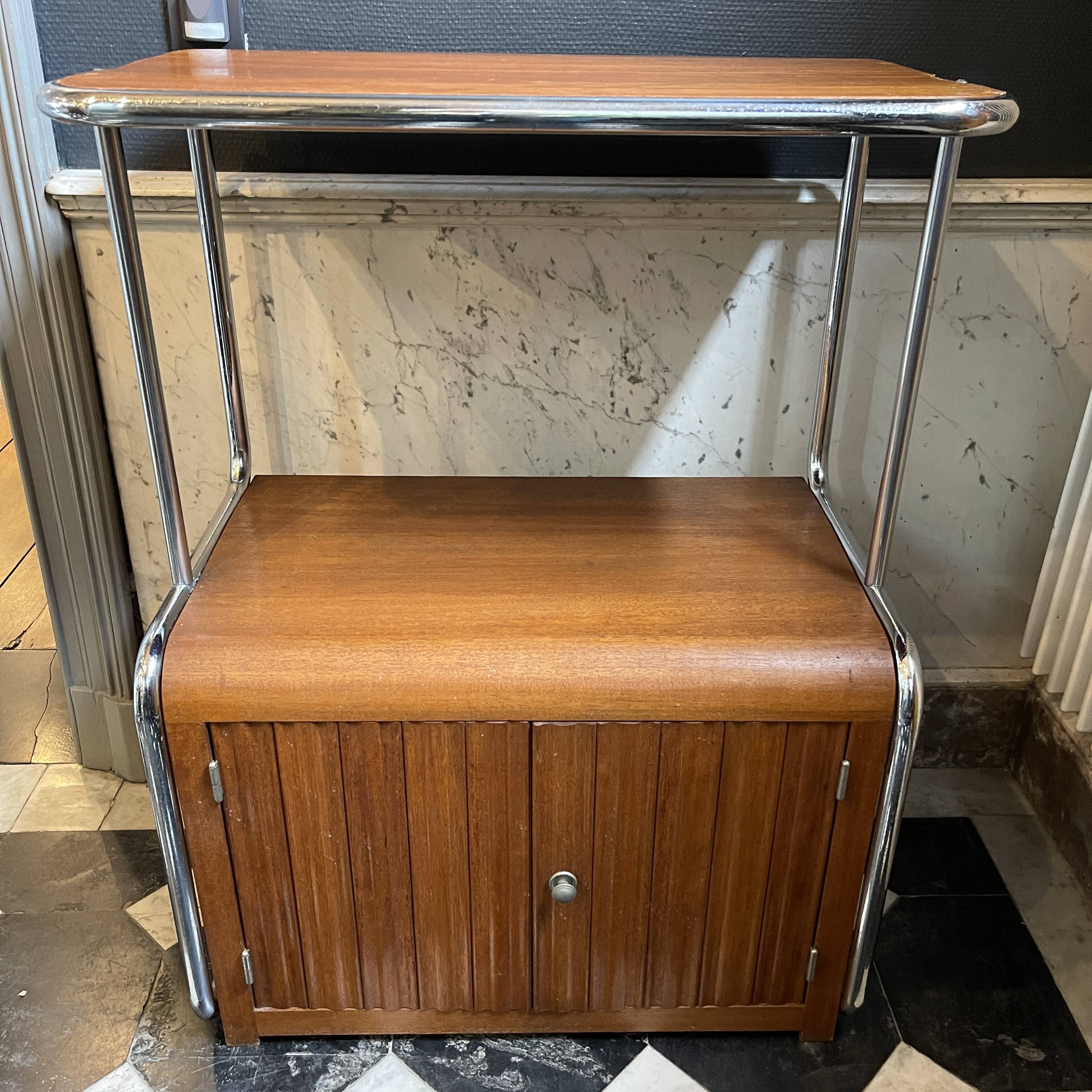Modernist Art Deco Bauhaus side furniture in tubular chrome steel & wood, ca 1920/30