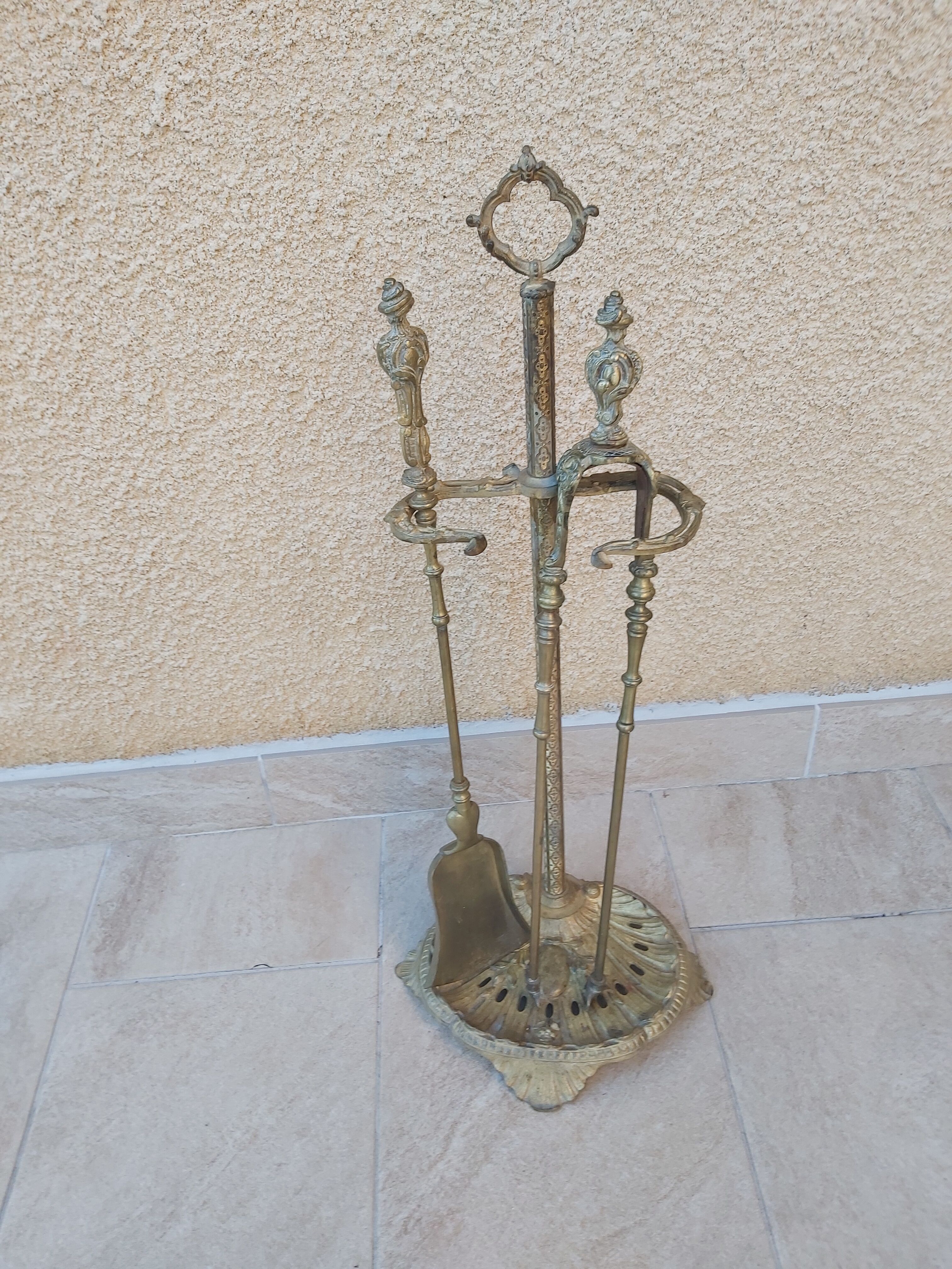 Bronze fireplace servant