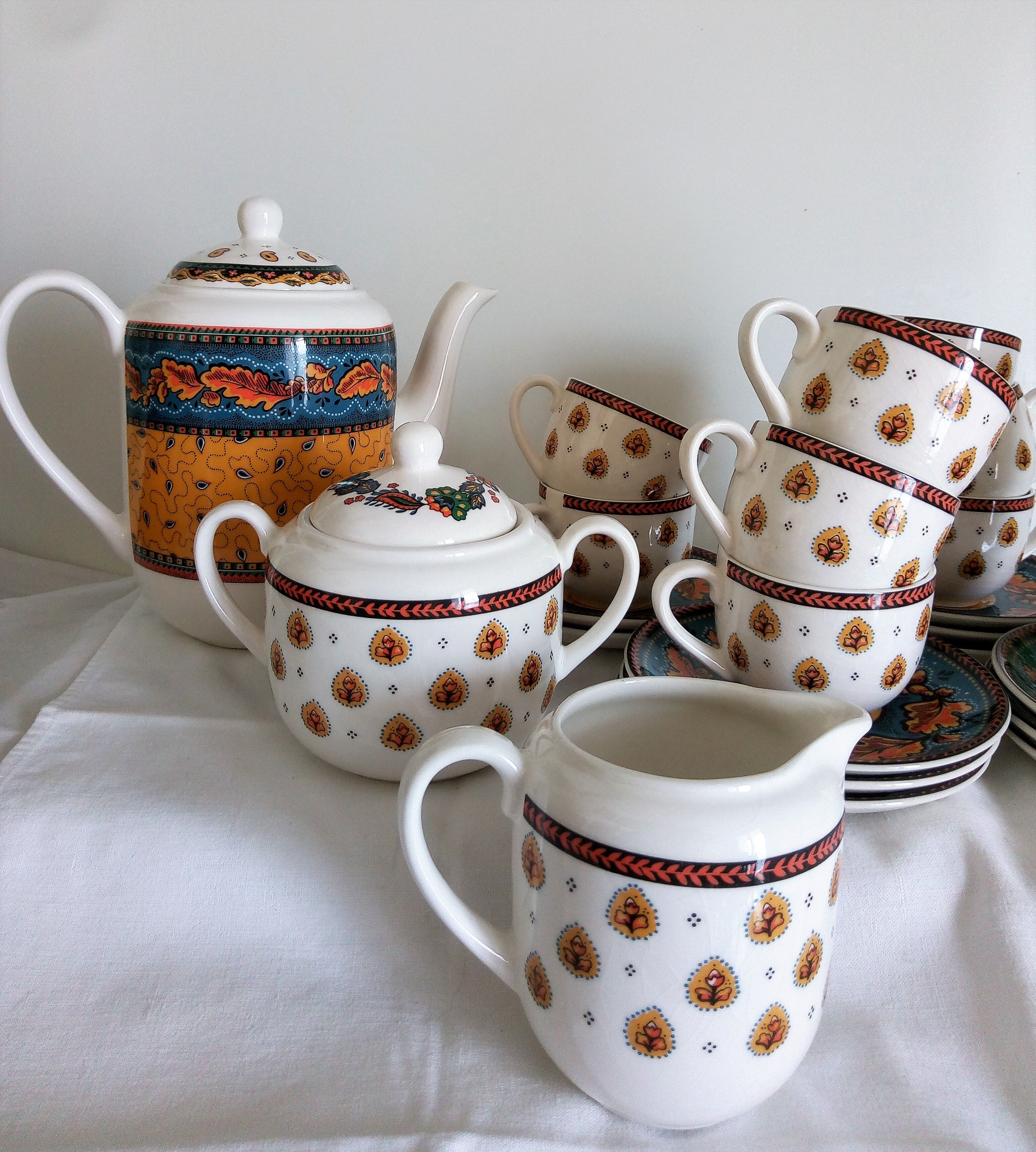 Service à café décoré par Geneviève Lethu, modèle Carpentras 1994