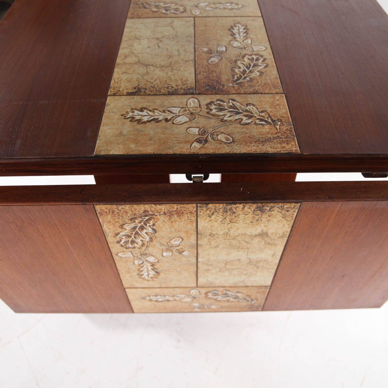 Extendable dining table in rosewood and ceramic