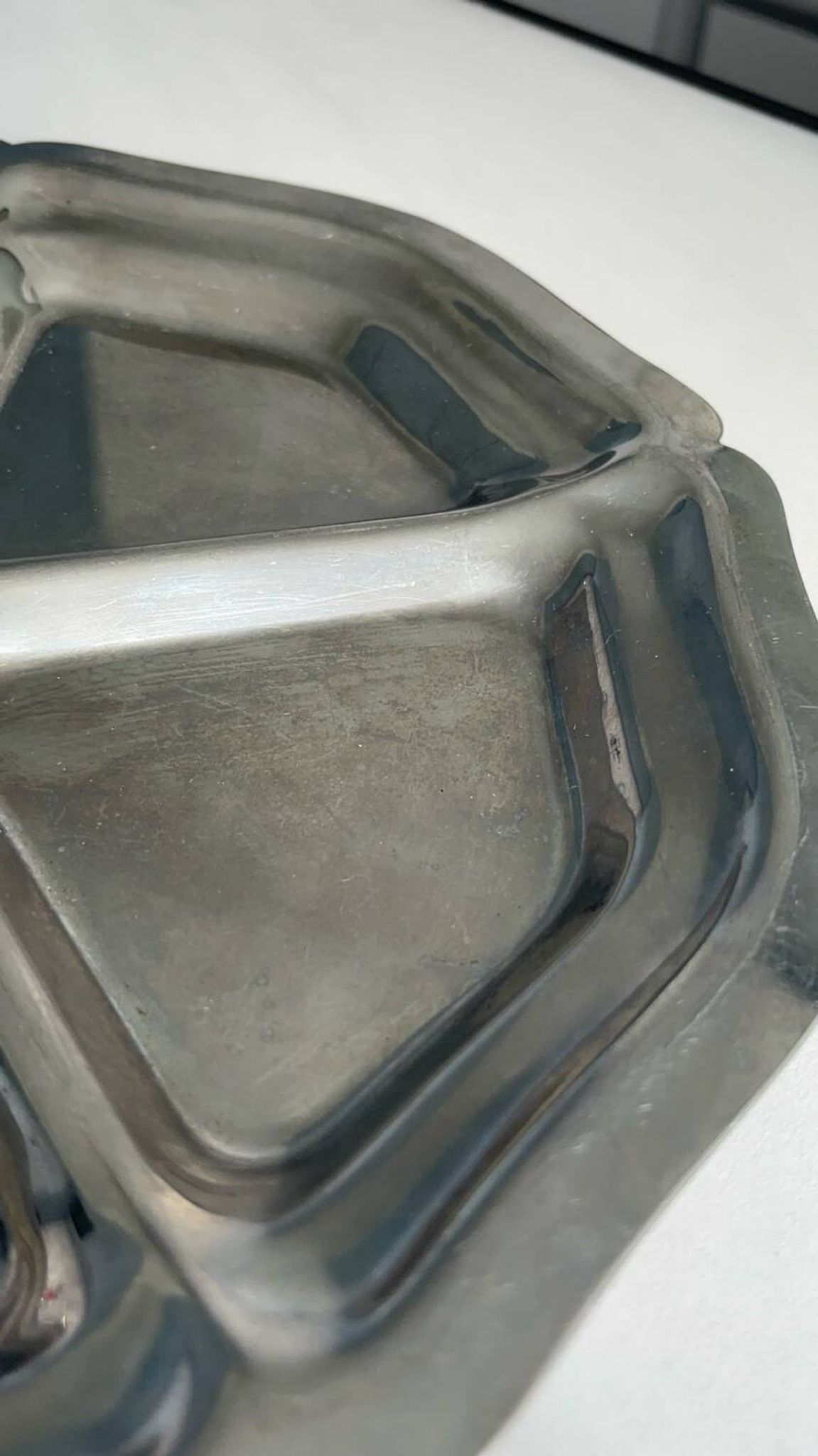 Plateau rond compartimenté en inox – Plateau de service vintage design