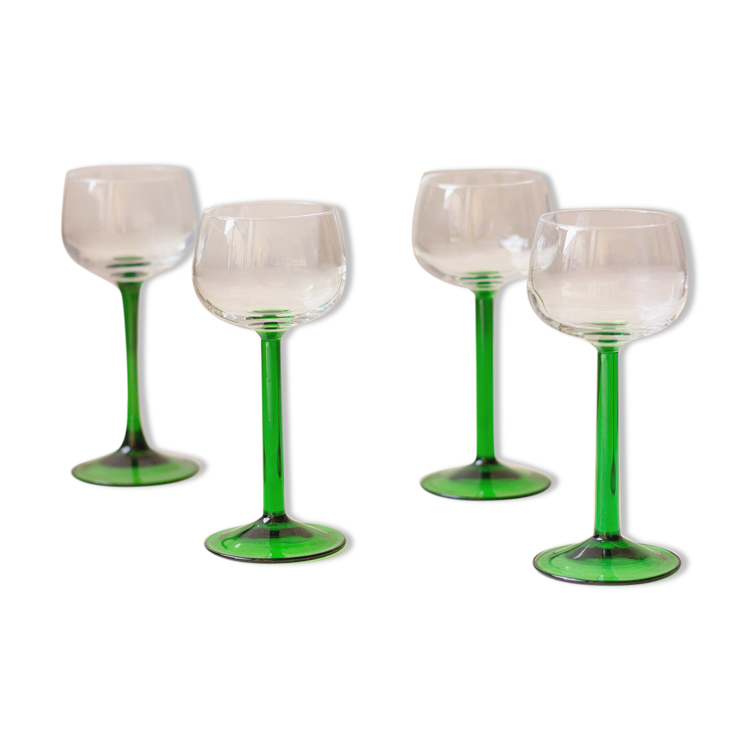 4 verres à vin à pied vert