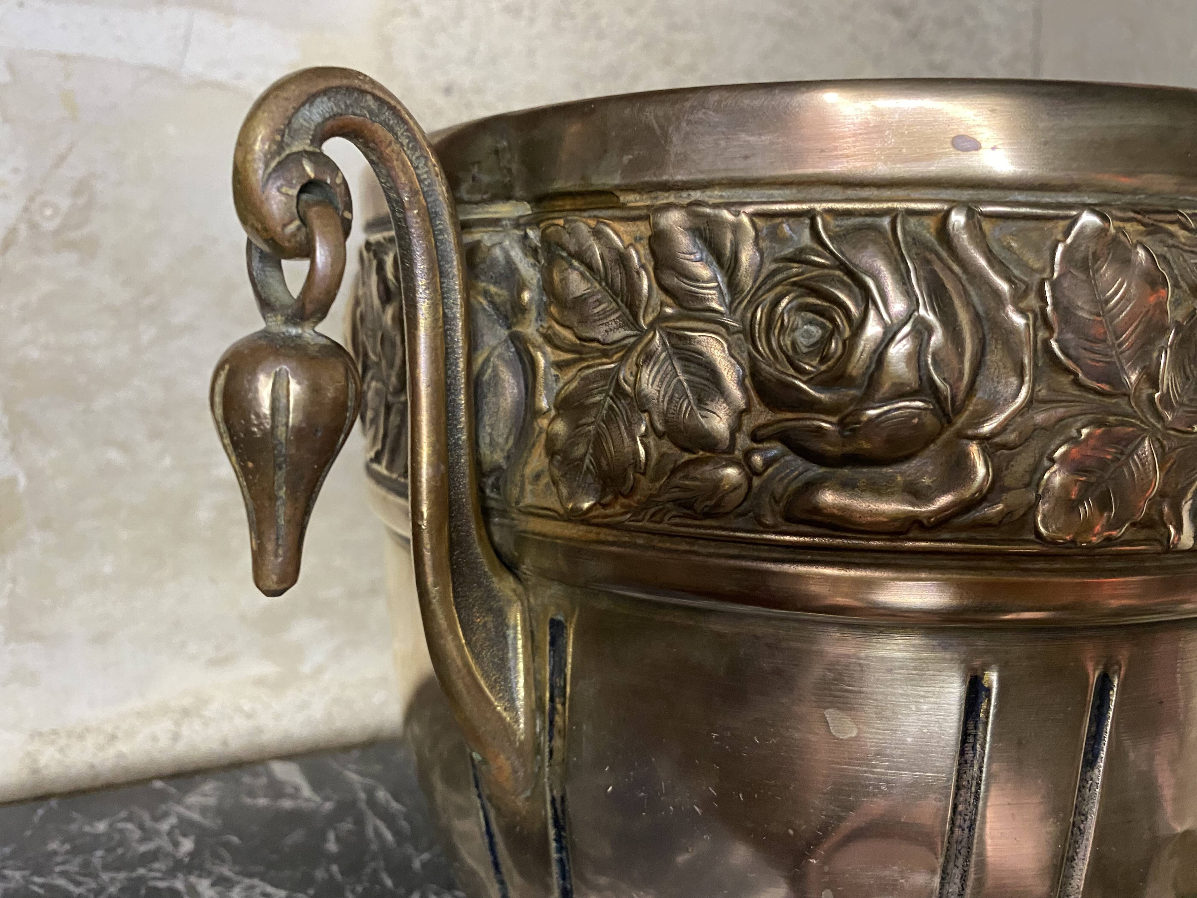 Art deco flowerpot