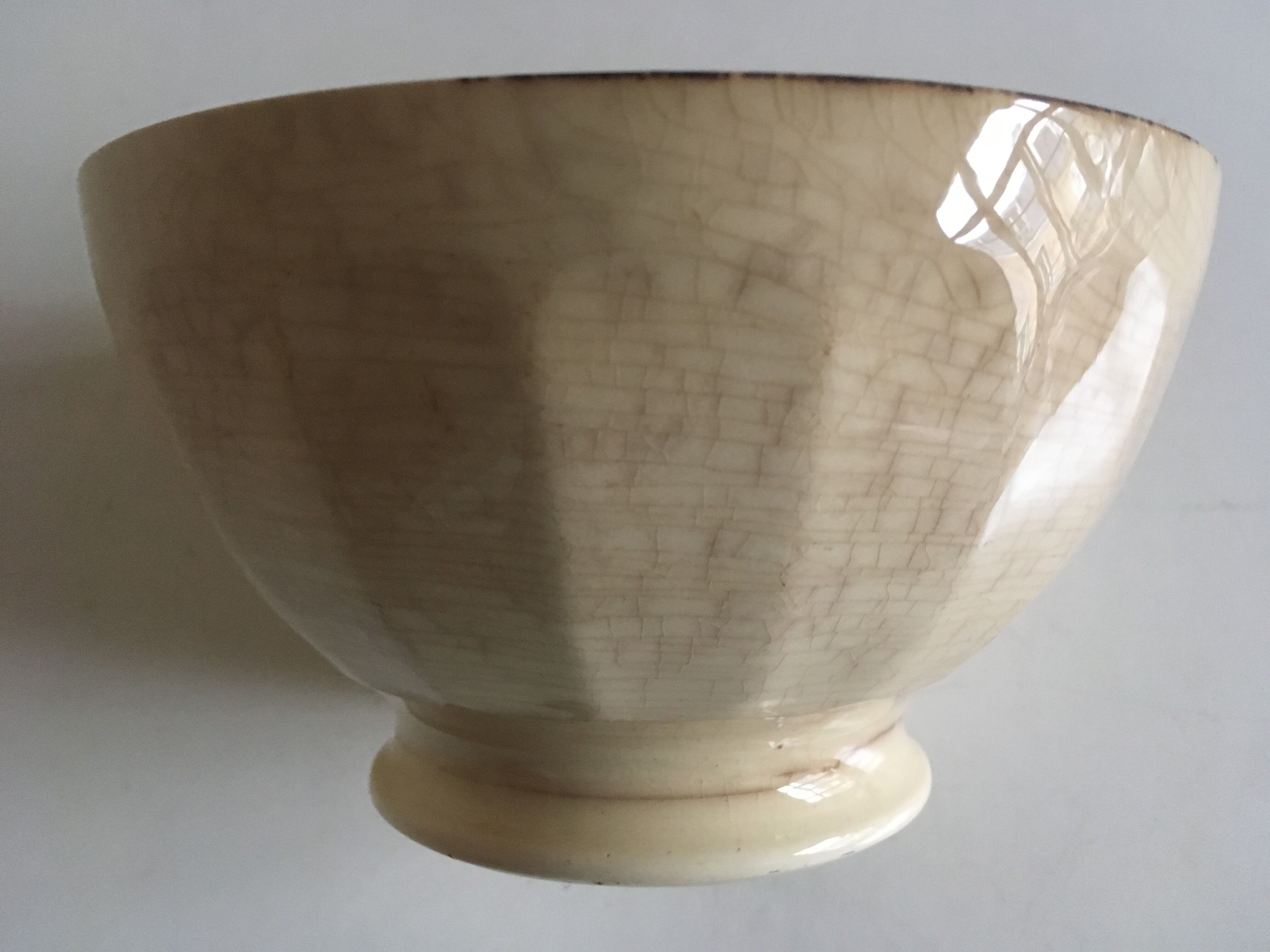 Bol de ferme 19e en faience blanc ivoire de St Amand