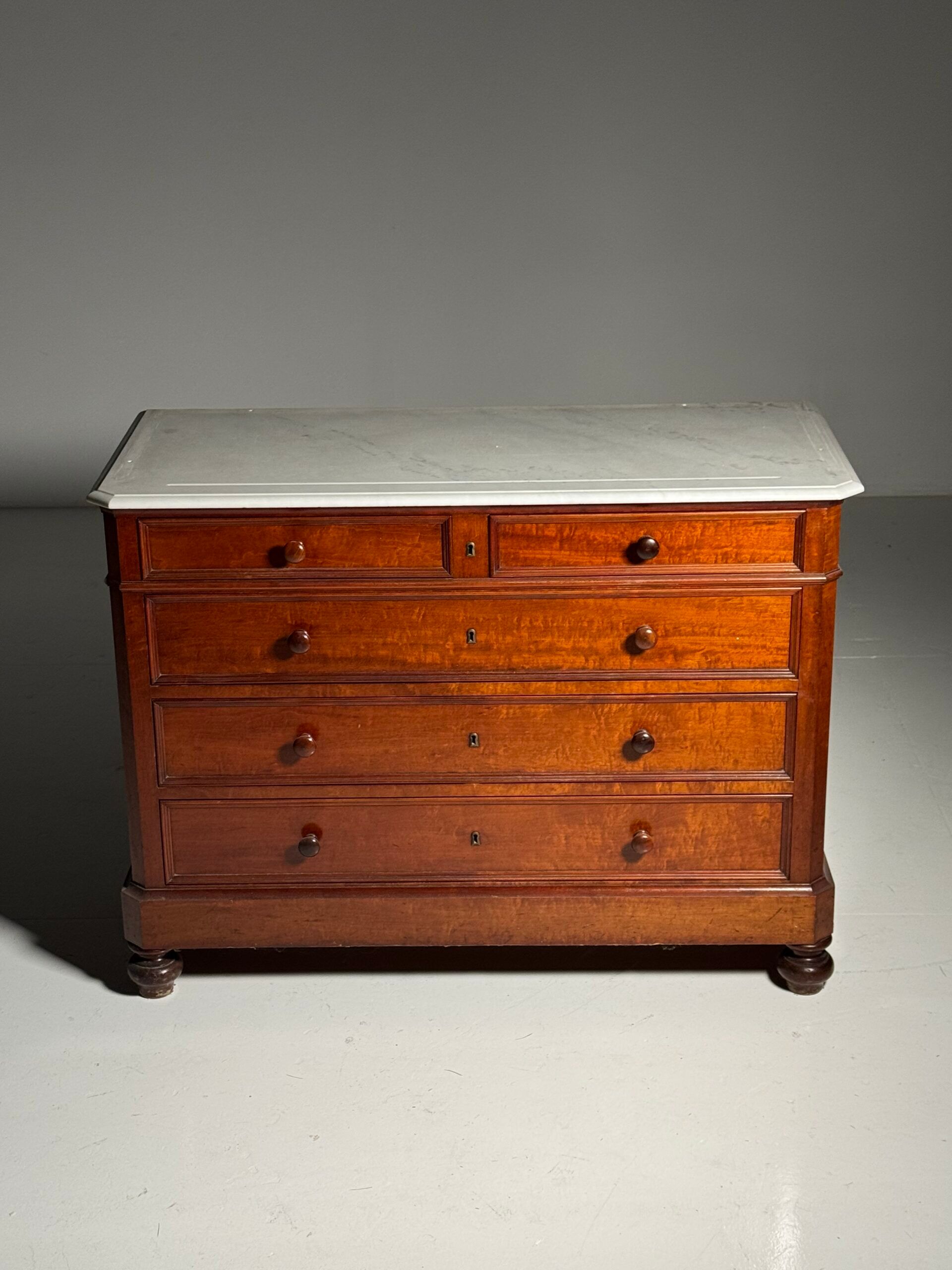 Mahogany chest of drawers 19th century