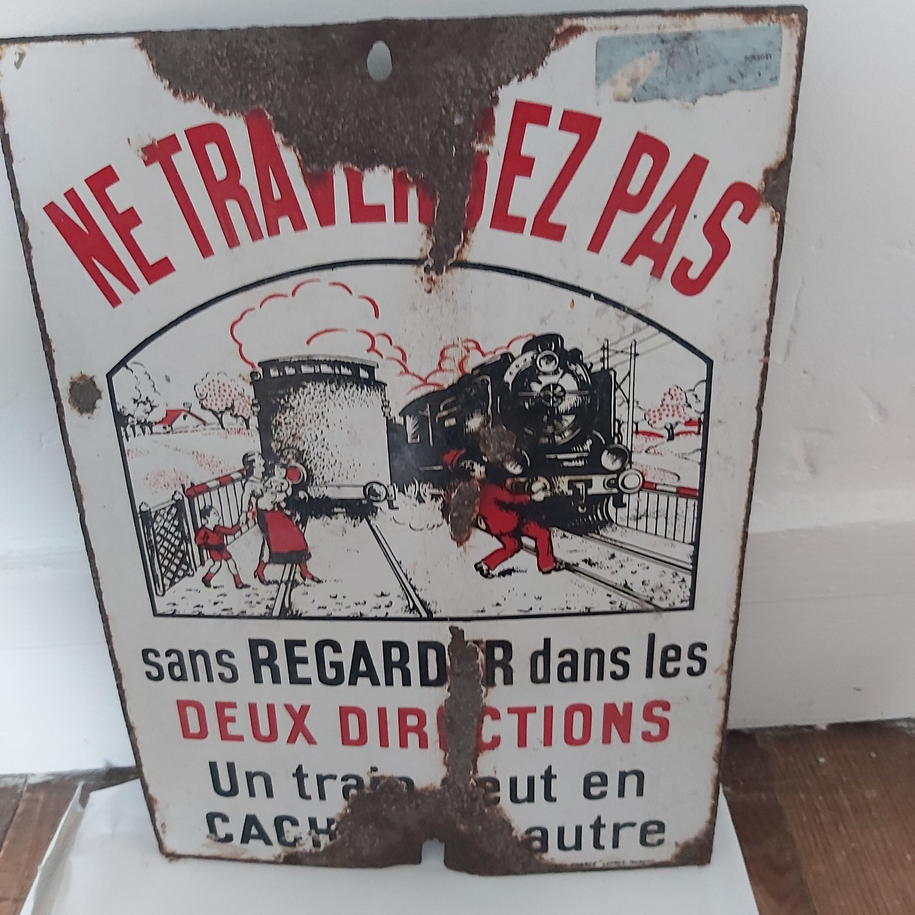 Enamelled plaque do not cross of the sncf