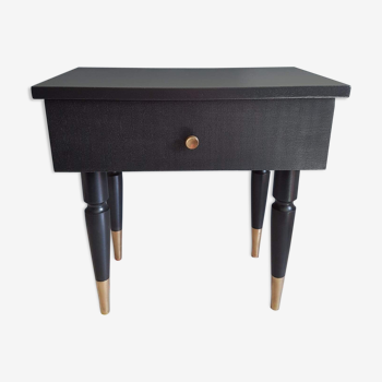 Vintage bedside table to taste the black and gold day