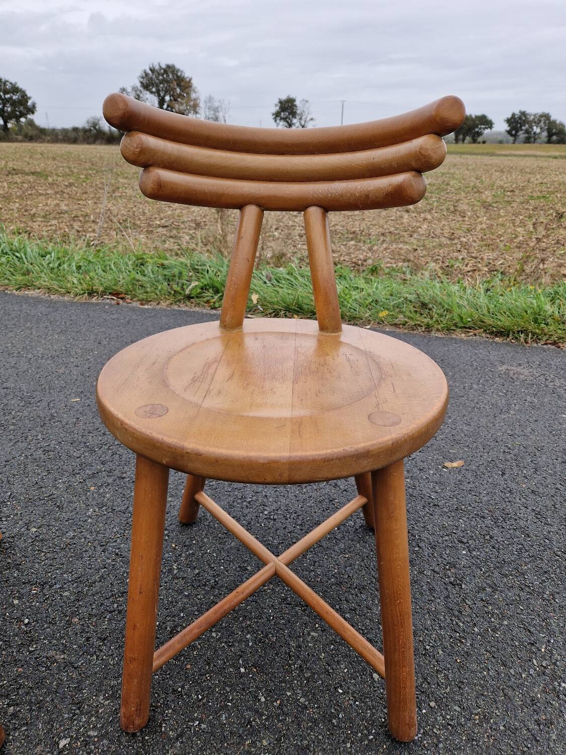 Set of 4 solid organic chairs