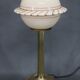 Lampe de table en laiton restaurée des années 1940 avec base en bois et abat-jour en verre