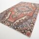 Tapis oriental vintage en laine, médaillon géométrique corail et bleu