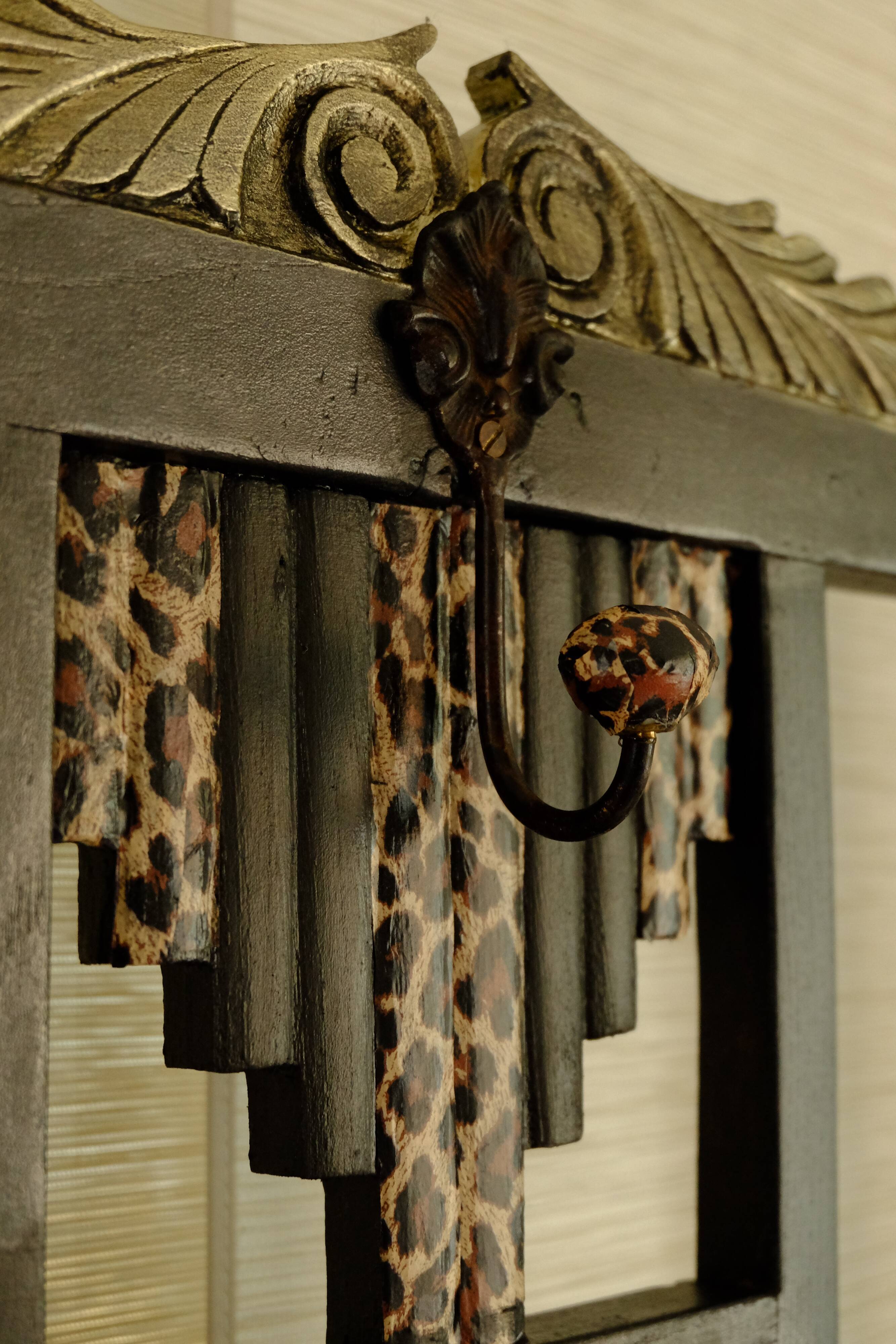 Art-deco coat rack wardrobe