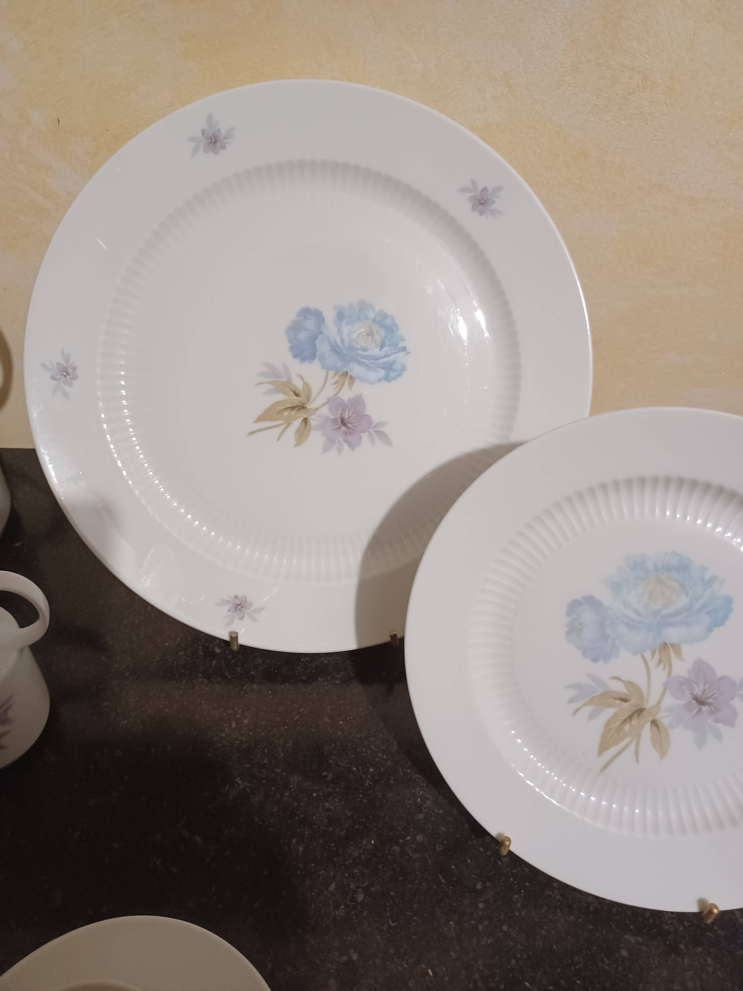 Dessert and tea service