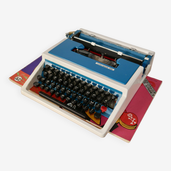 Blue typewriter Underwood 315 Made in Spain 70s