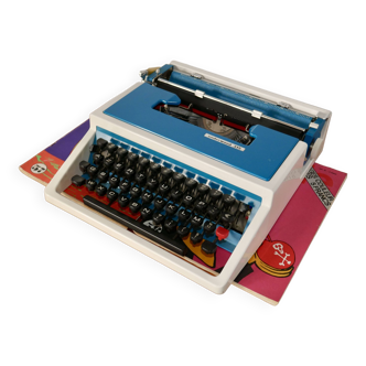 Blue typewriter Underwood 315 Made in Spain 70s