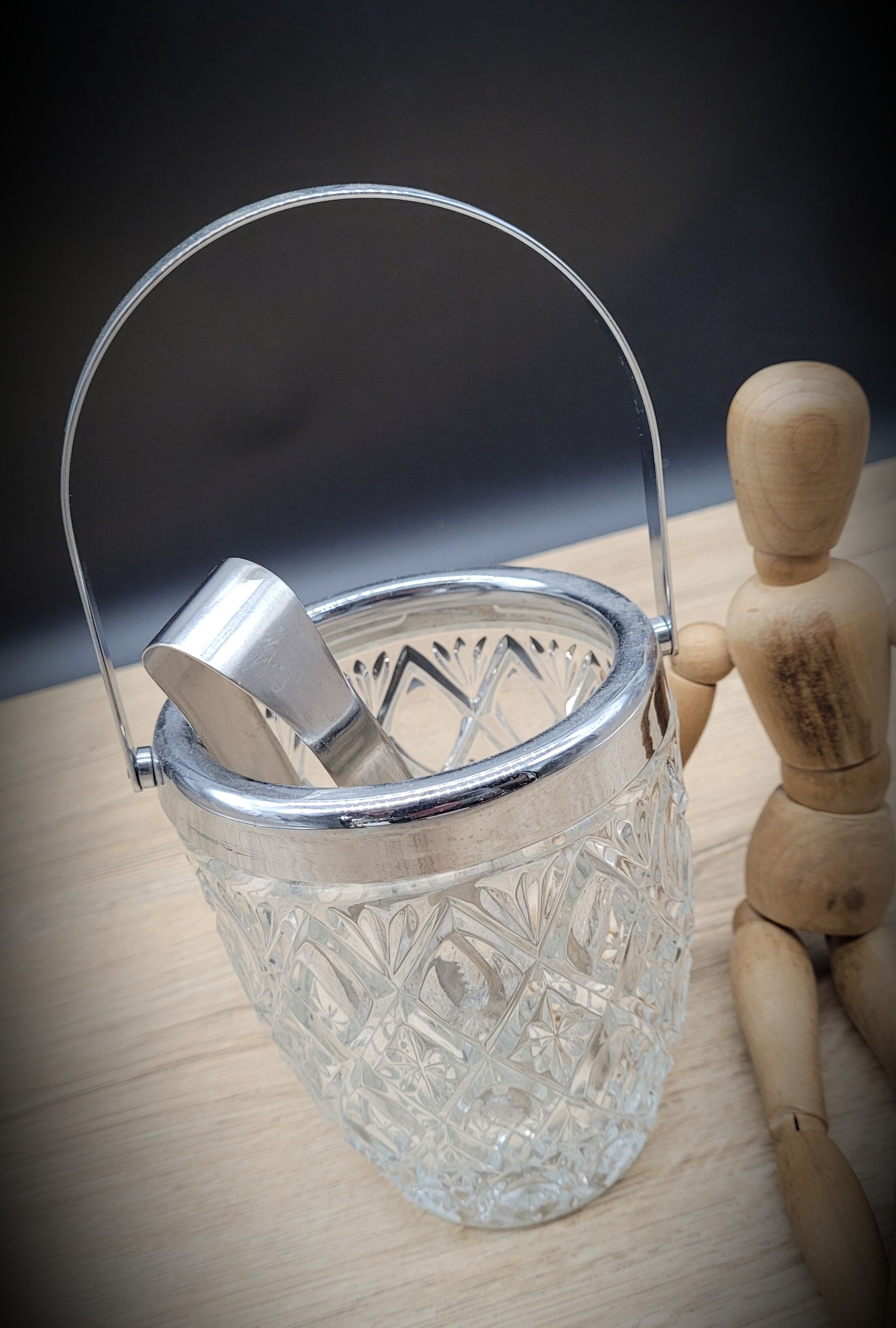 Ice bucket chiseled glass