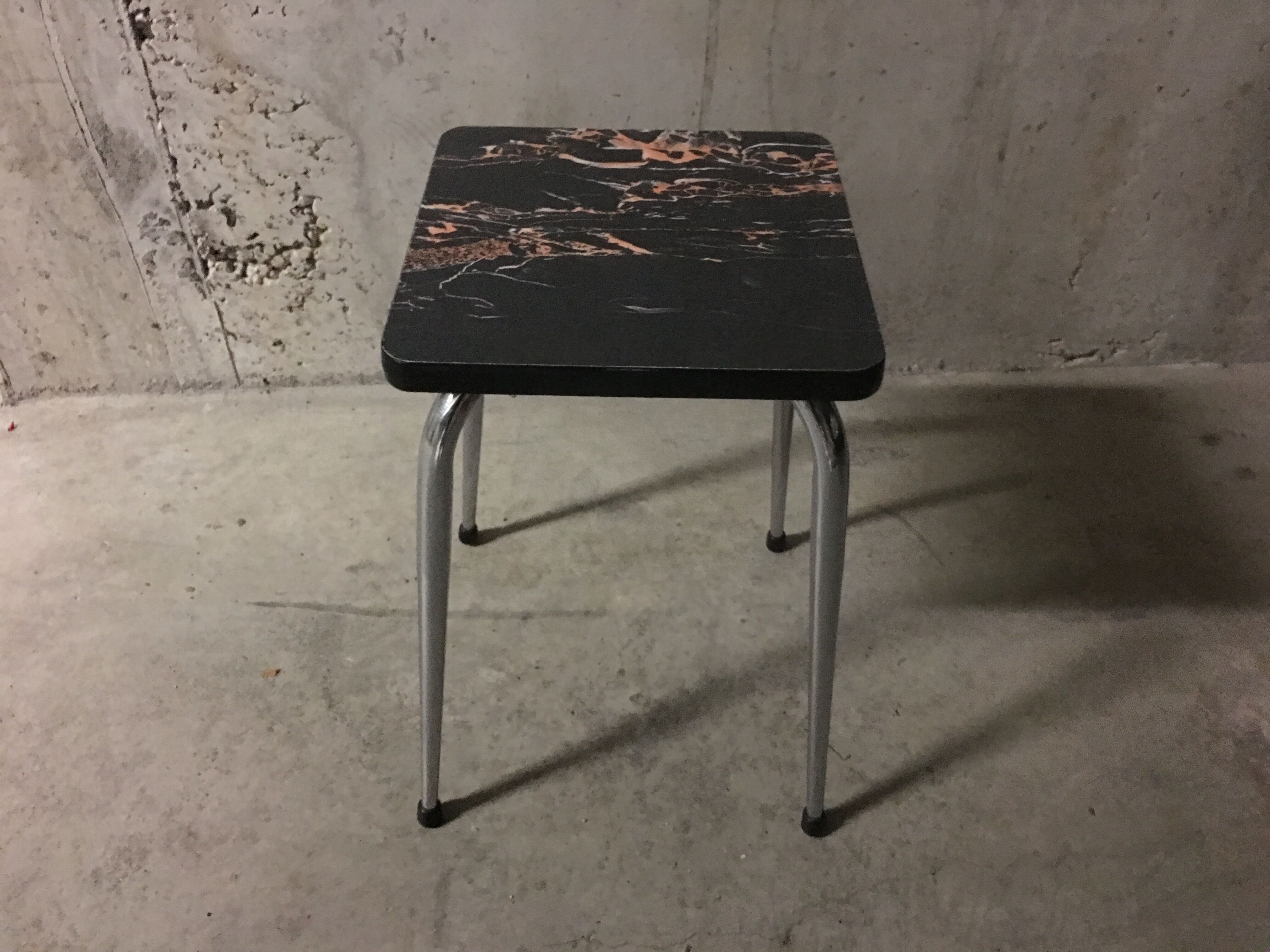 Stool in formica 70