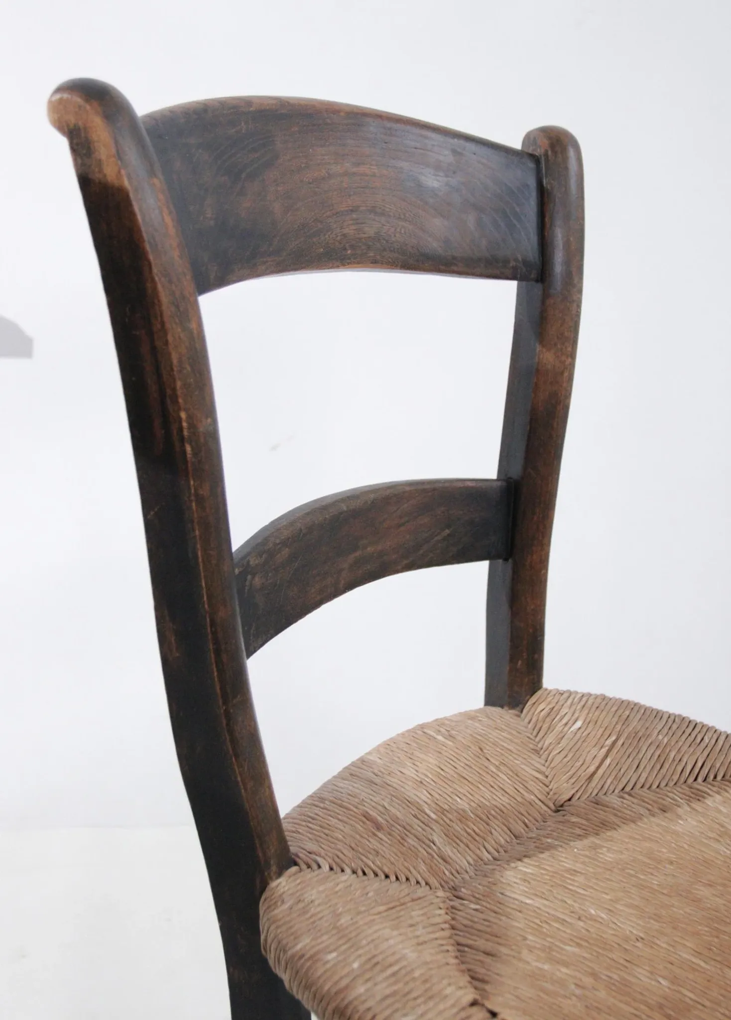 Set of 2 rustic French chairs with rush seats