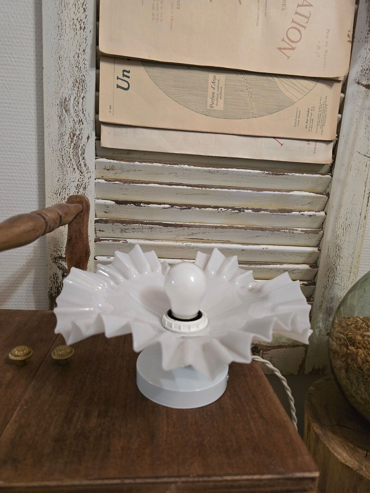 Vintage Flower / White Shell Wall Light – Very beautiful artistic model