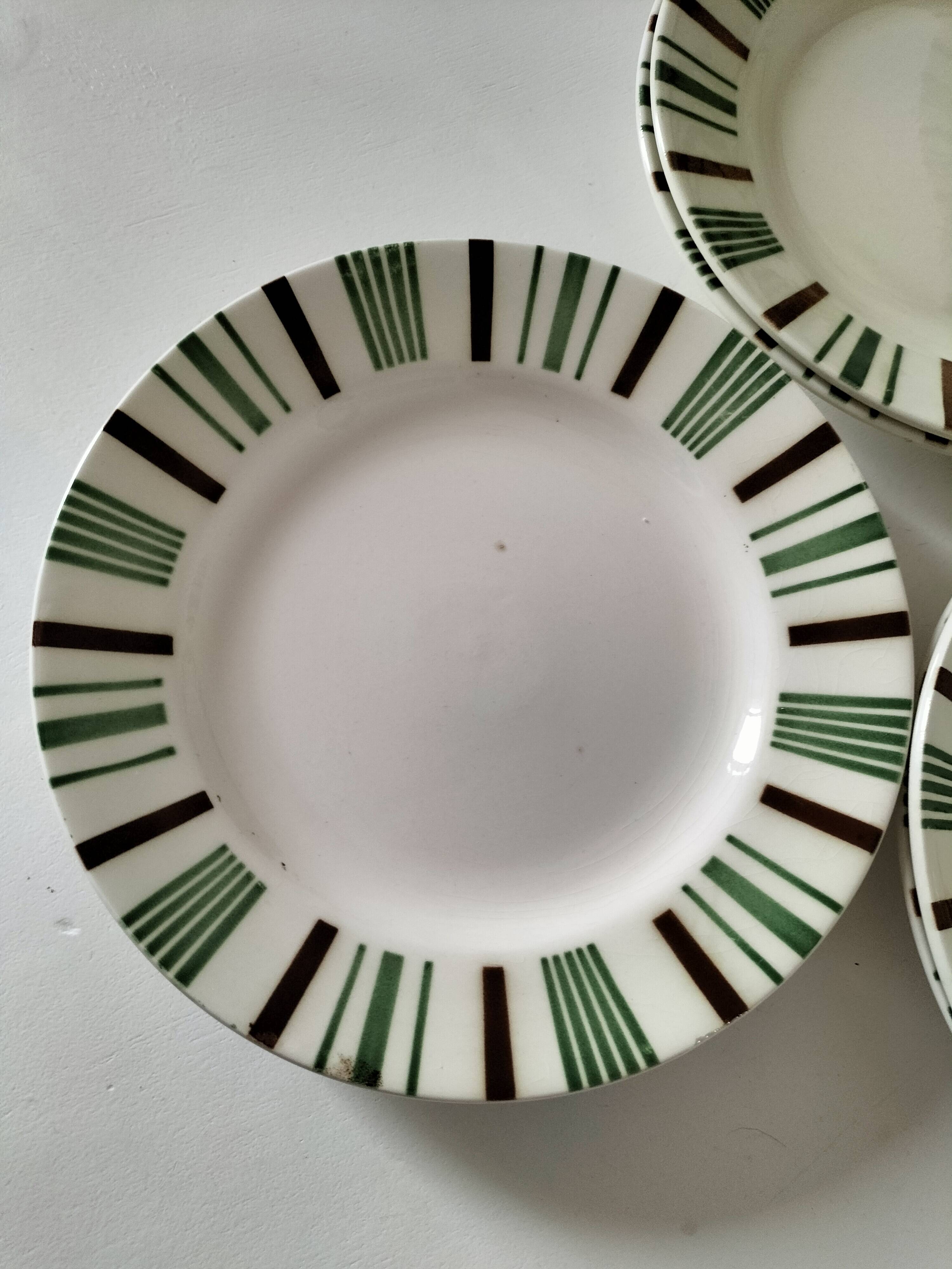 8 vintage flat plates Sarreguemines Digoin model 5329