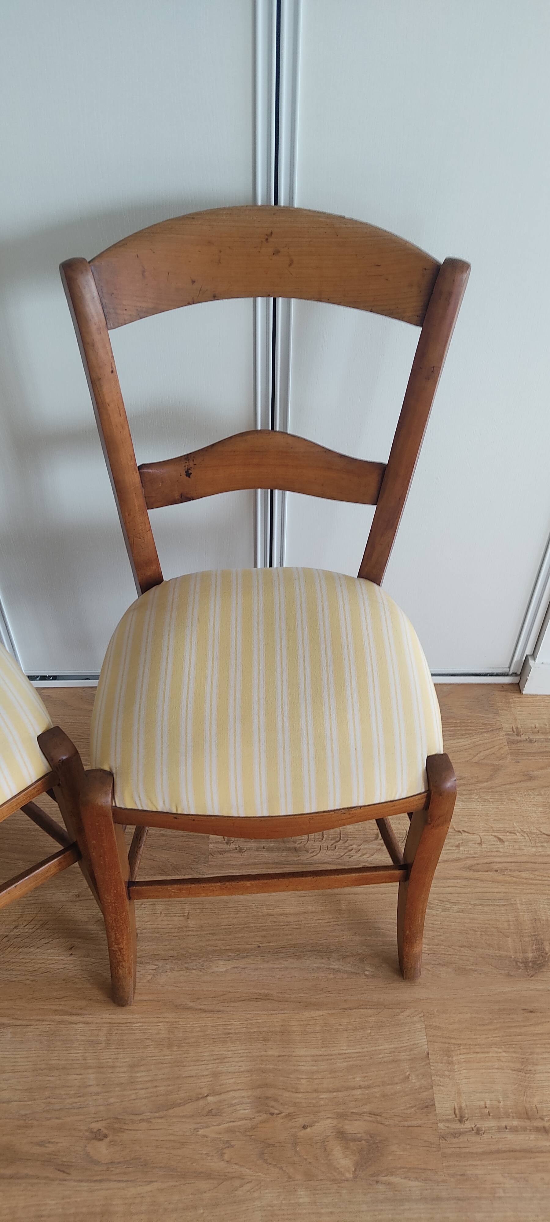 pair of chairs