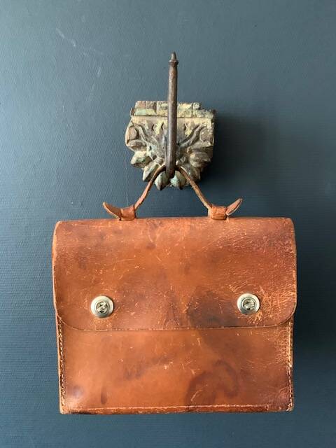 Wall hook in hand-carved wood and iron, antique, India, 1920