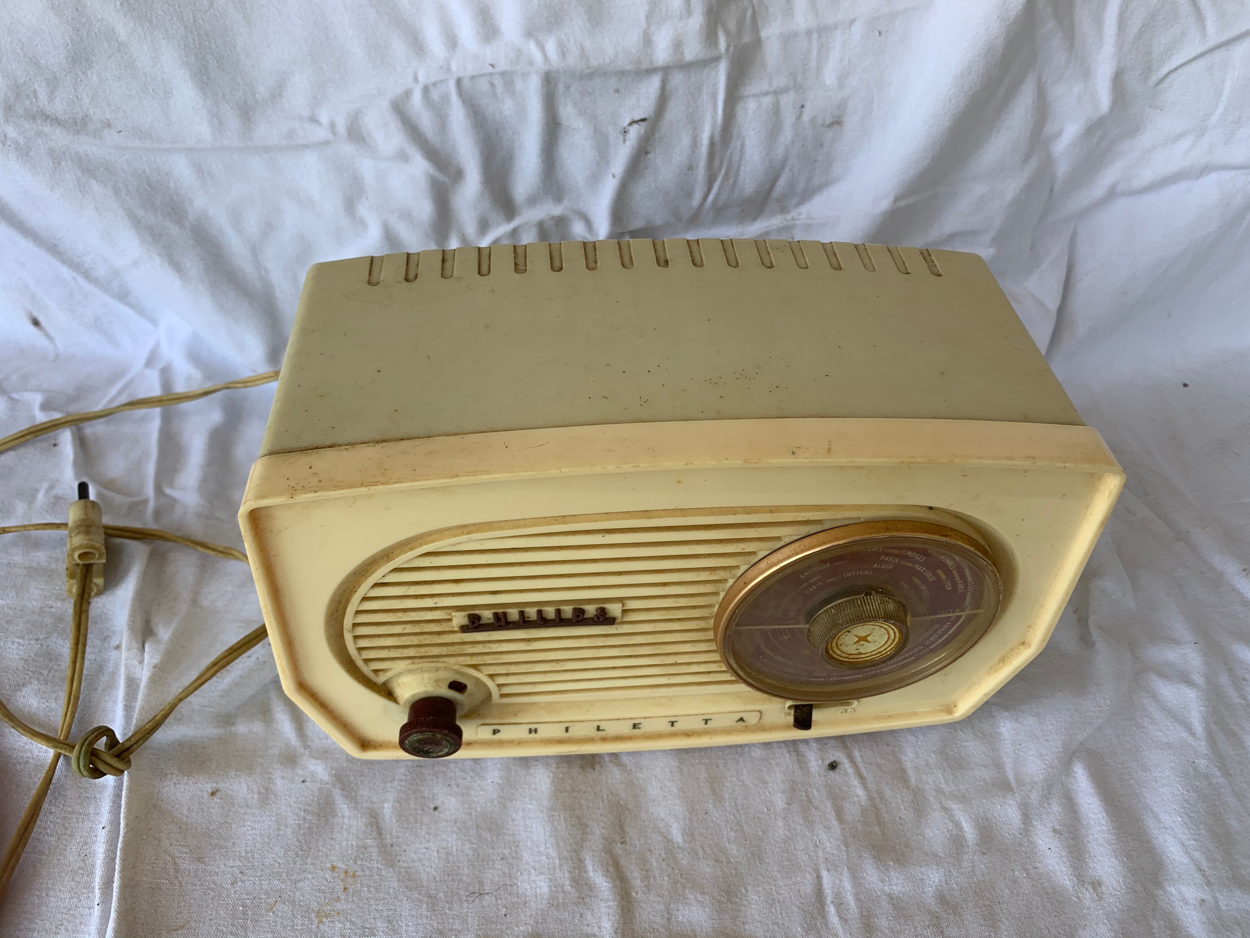 Radio tsf vintage 1950 bakelite blanc