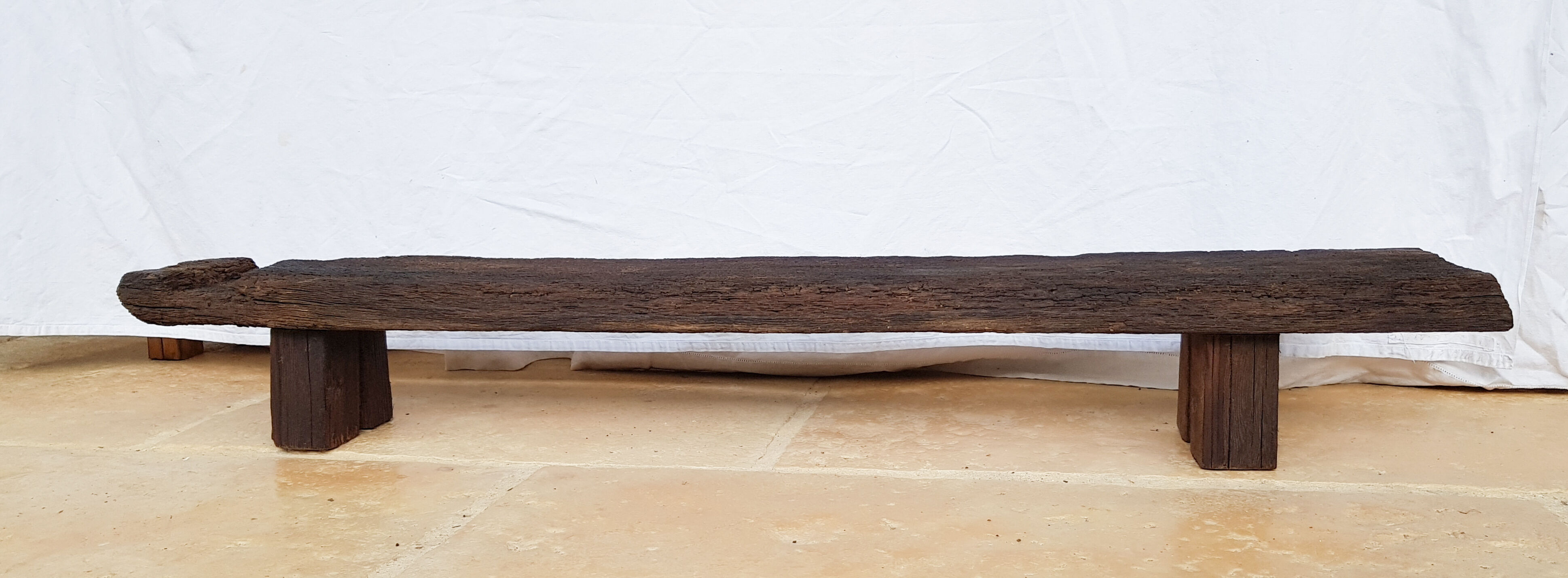 Banc tribal en bois massif