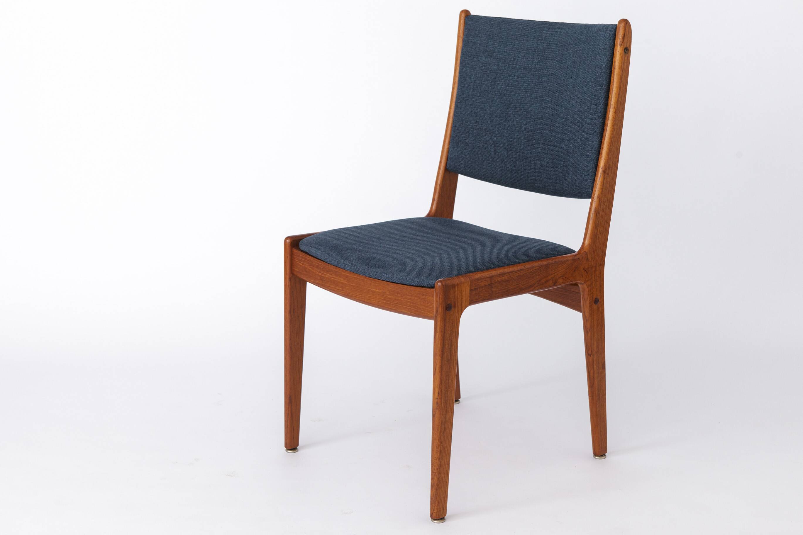 1 of 2 Danish Teak wood Chairs by Johannes Andersen Uldum Møbelfabrik 1960s