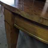 Round table in cherry wood