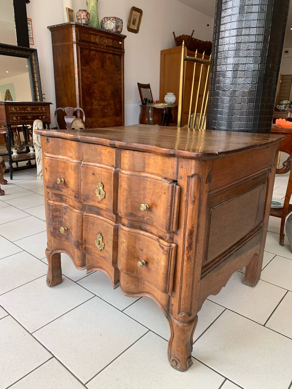Antique 18th century chest of drawers