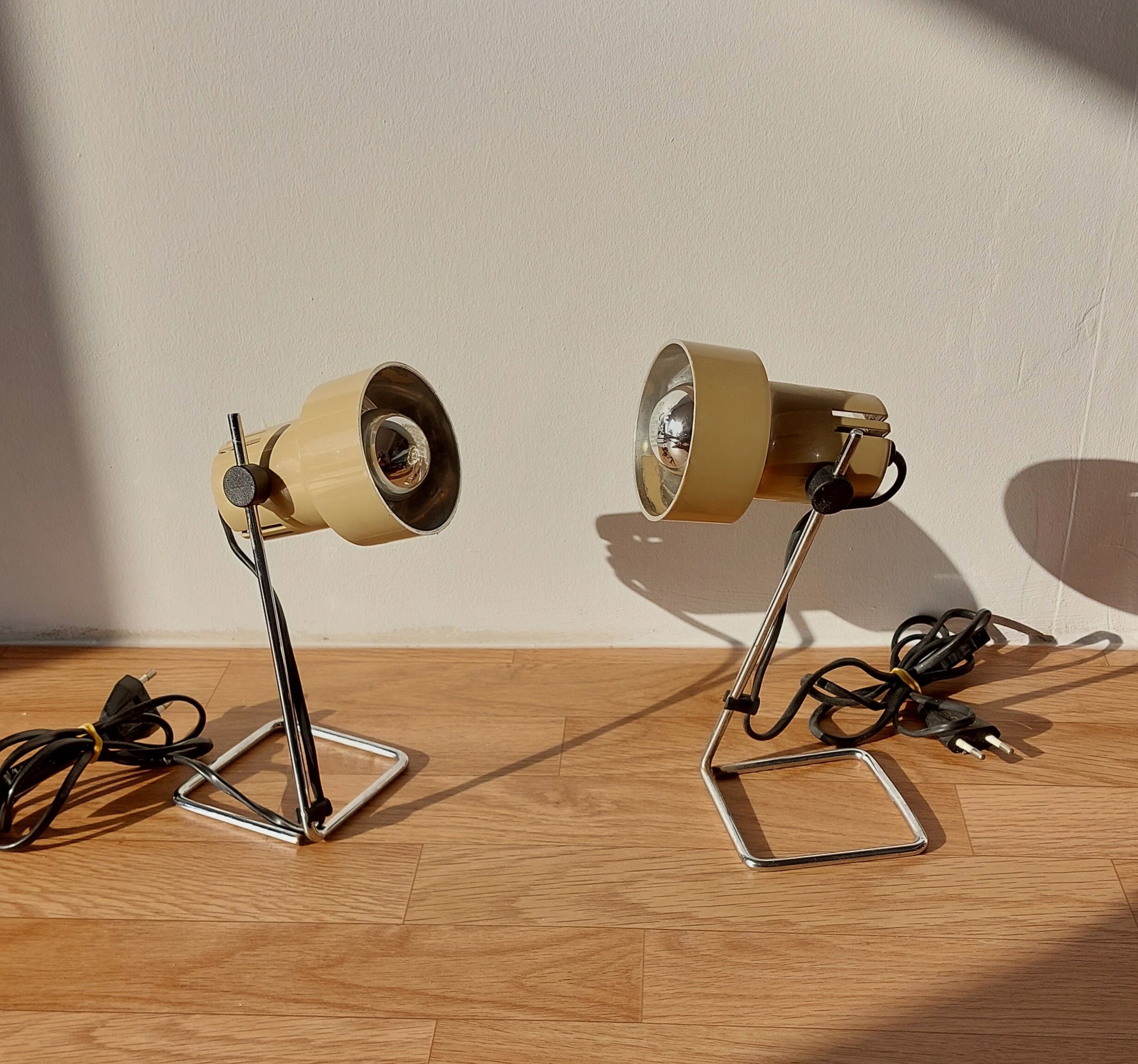 Paire de lampes de chevets orientables 1970.