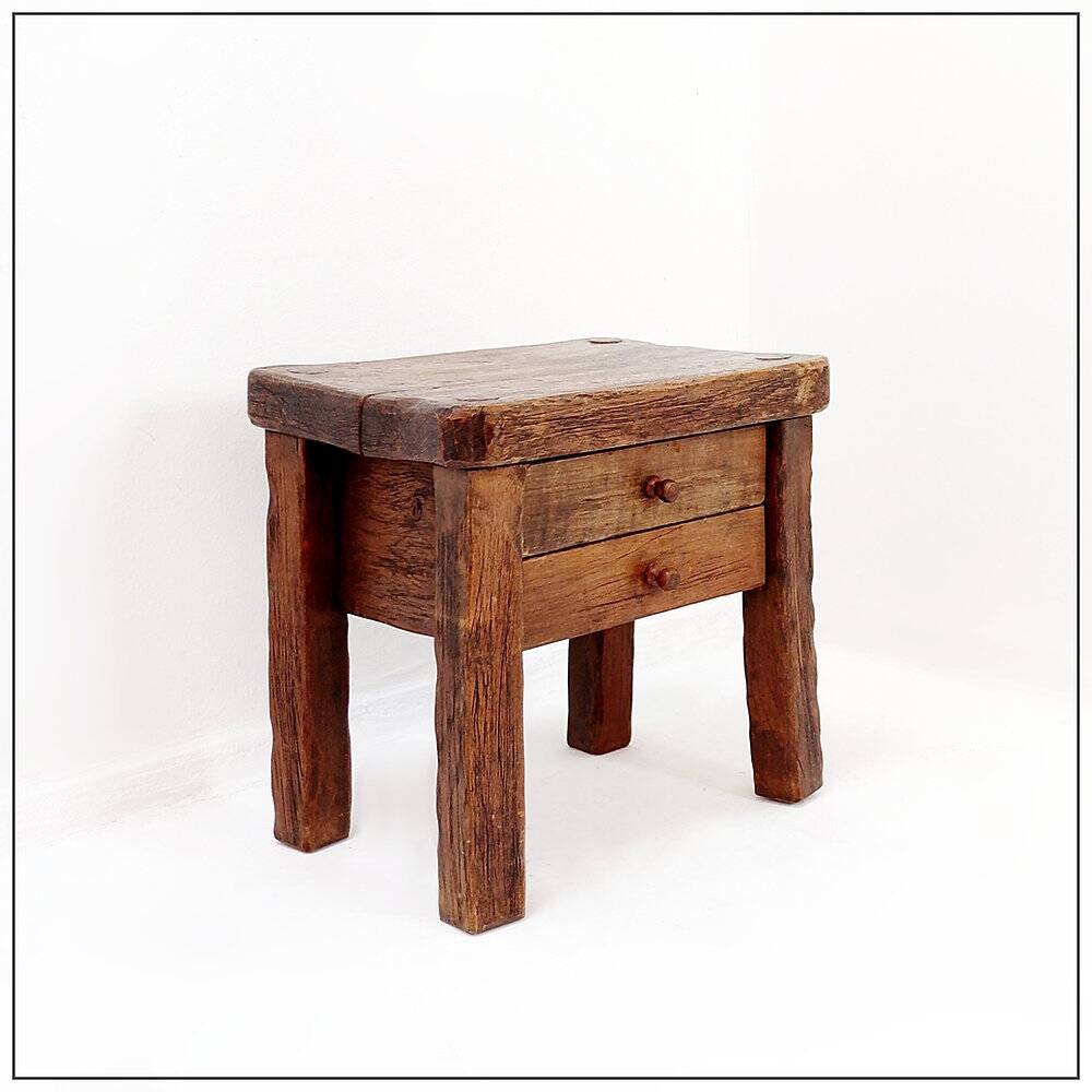 Tables de chevet ou table d'appoint rustiques en bois massif de style mid-century